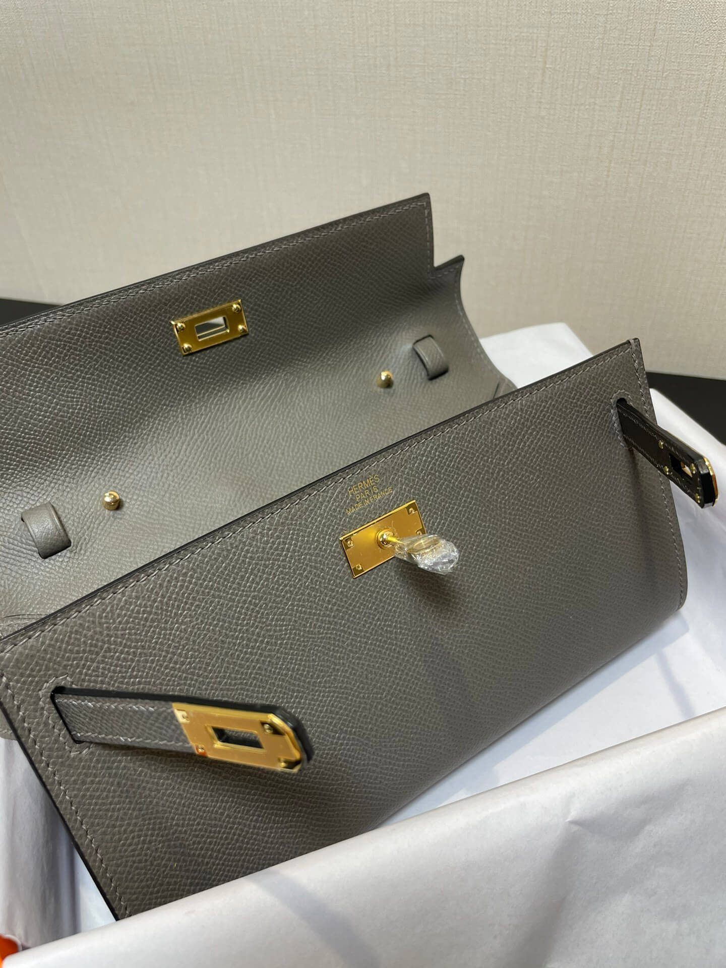 kelly woc: pewter gray