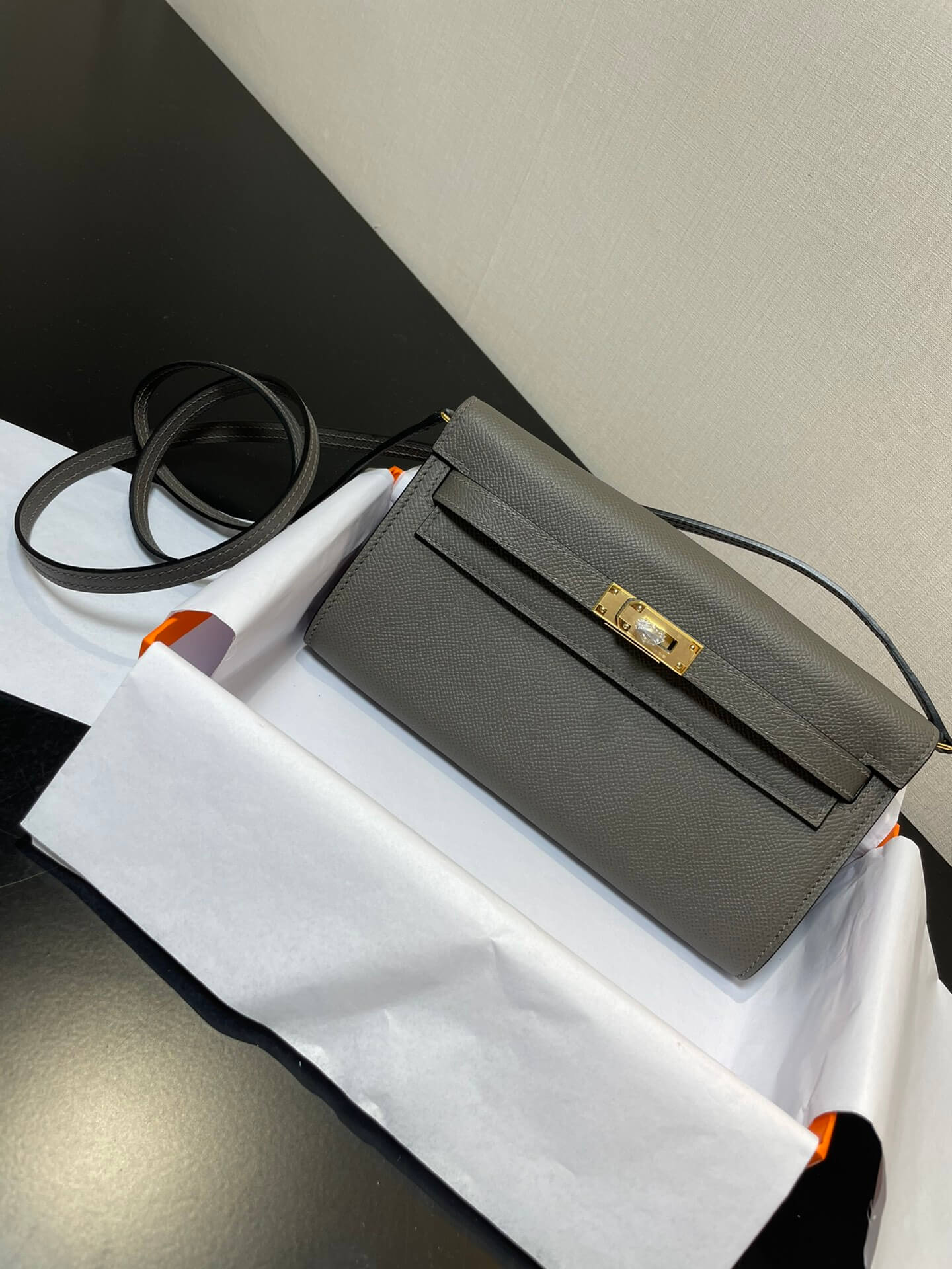 kelly woc: pewter gray
