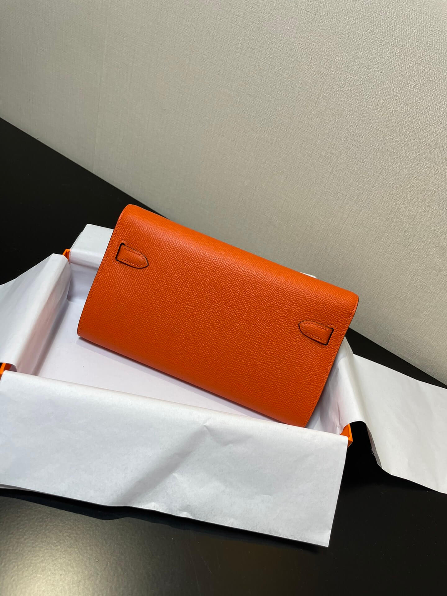 kelly woc: orange