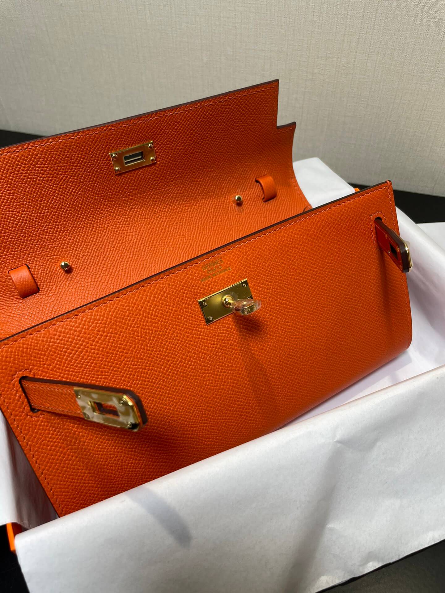 kelly woc: orange