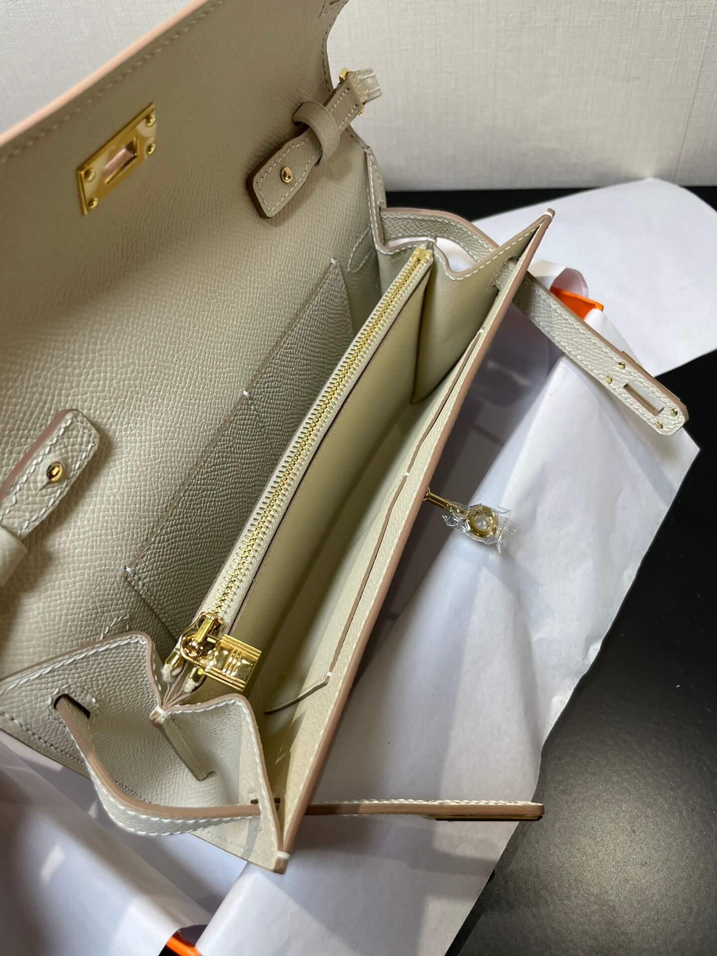 kelly woc: milkshake white