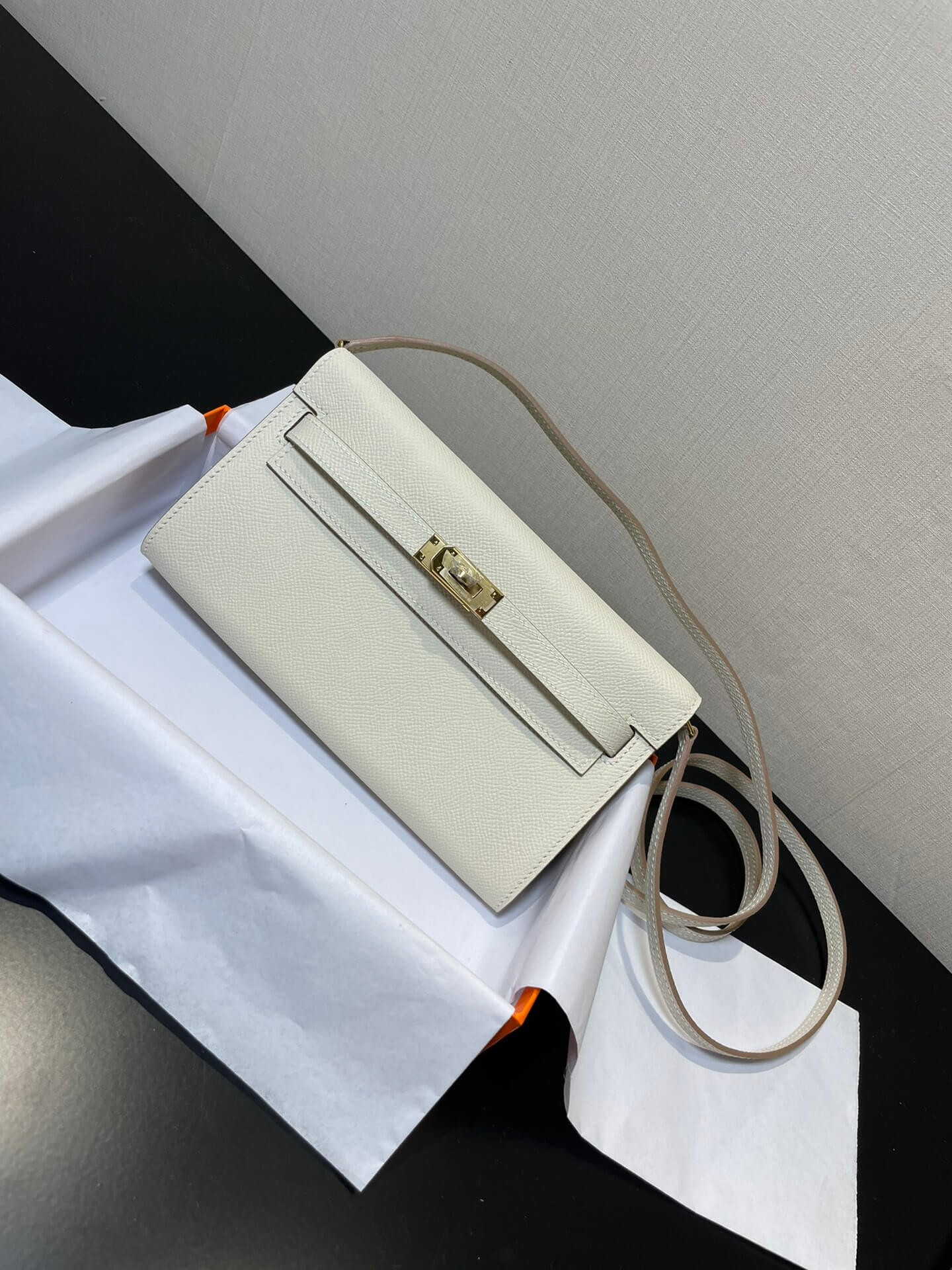 kelly woc: milkshake white