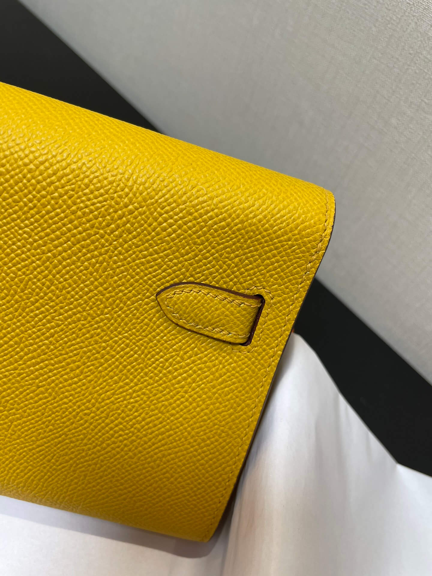 kelly woc: amber yellow