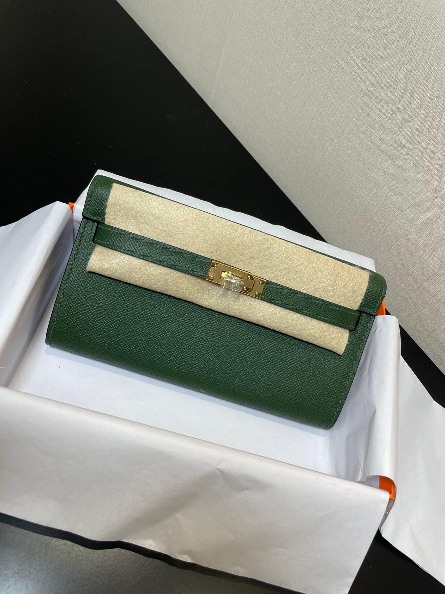 kelly woc:British Green
