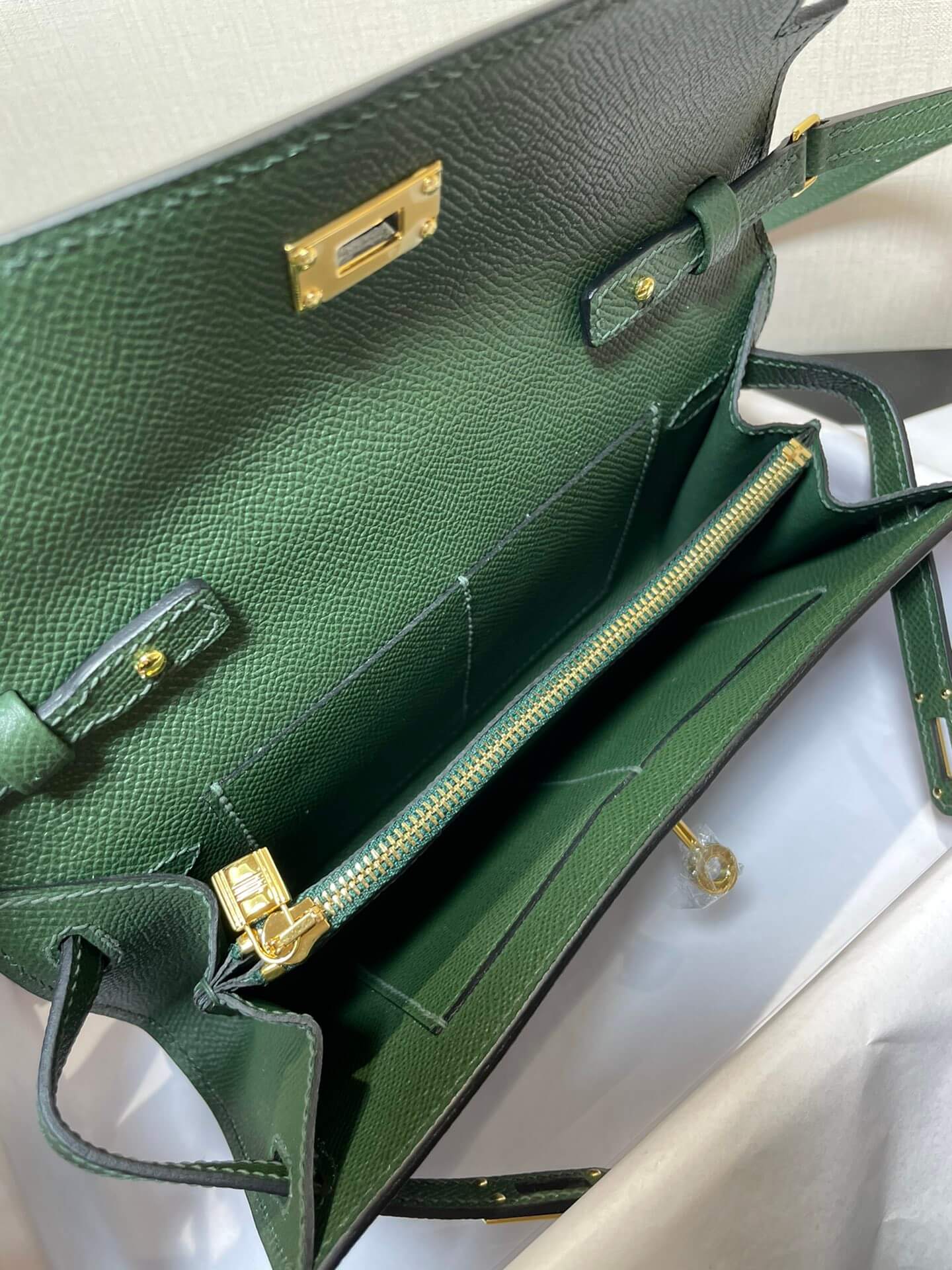 kelly woc:British Green