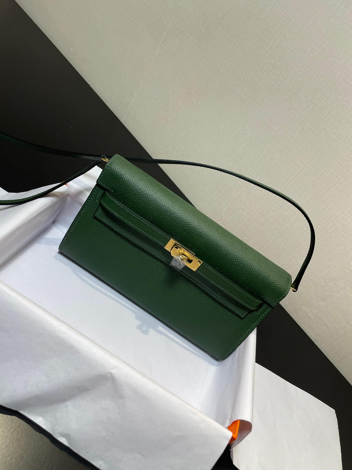 kelly woc:British Green
