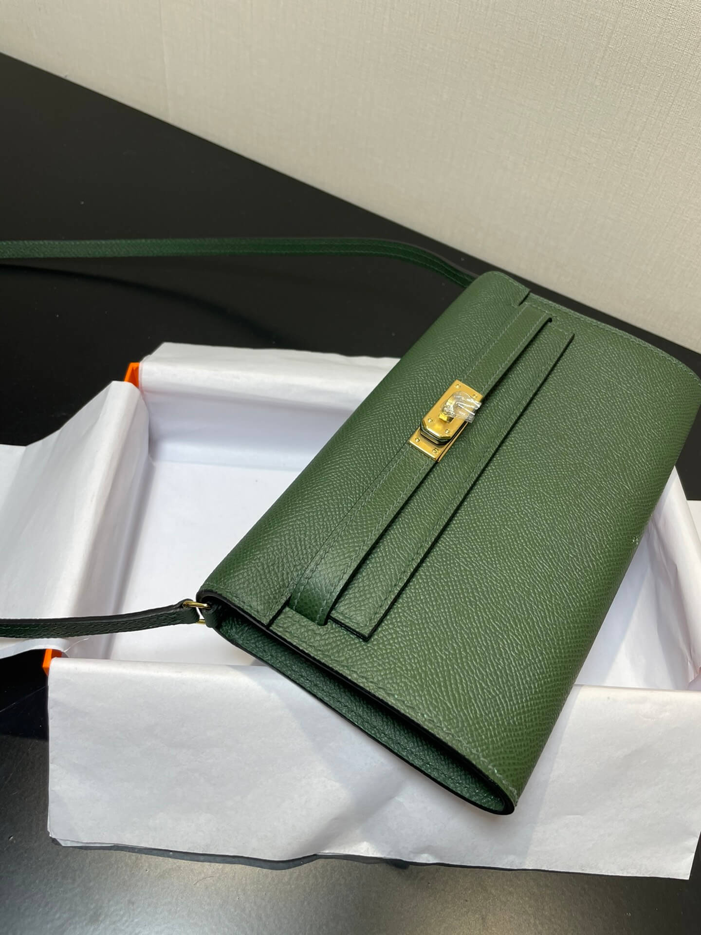 kelly woc:British Green