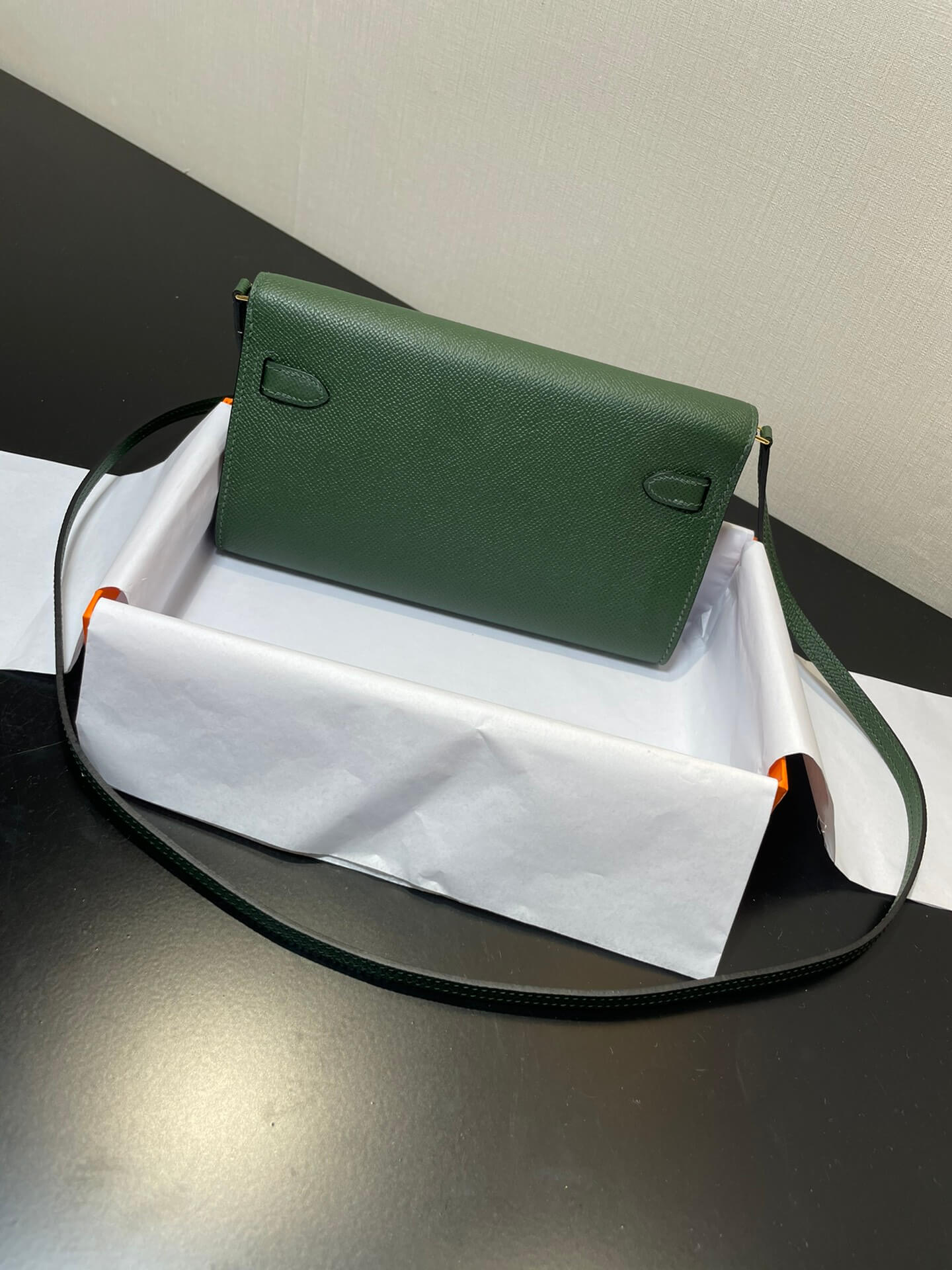 kelly woc:British Green