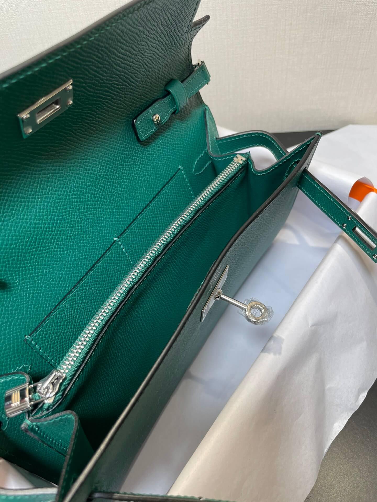 kelly woc: peacock green
