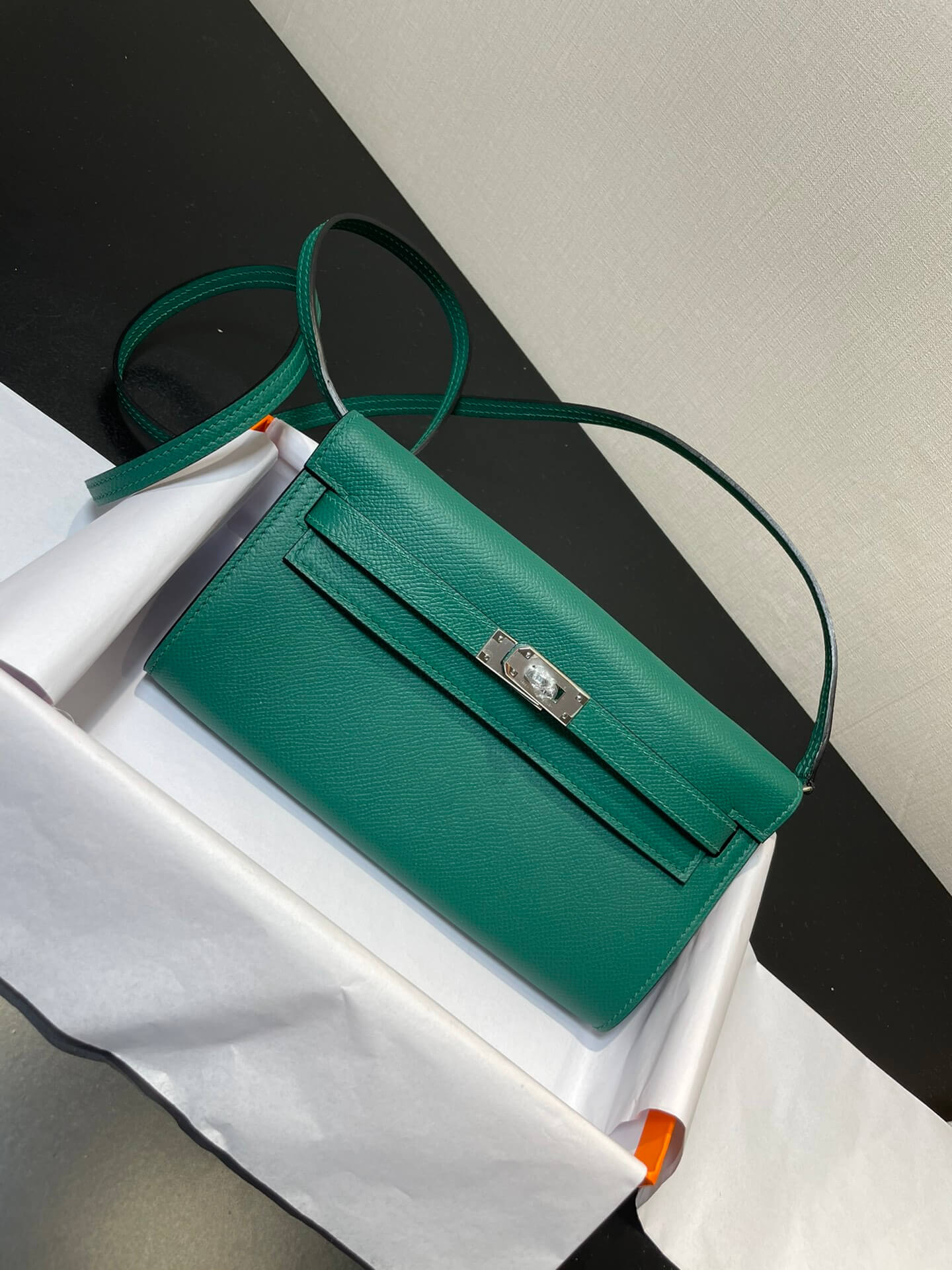 kelly woc: peacock green