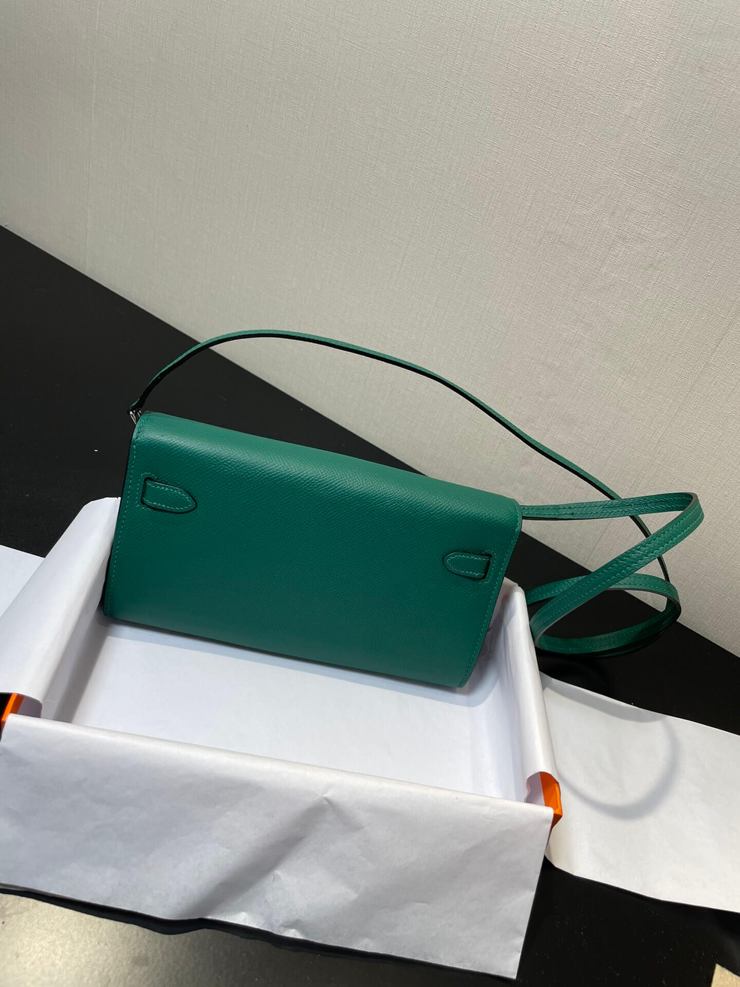 kelly woc: peacock green