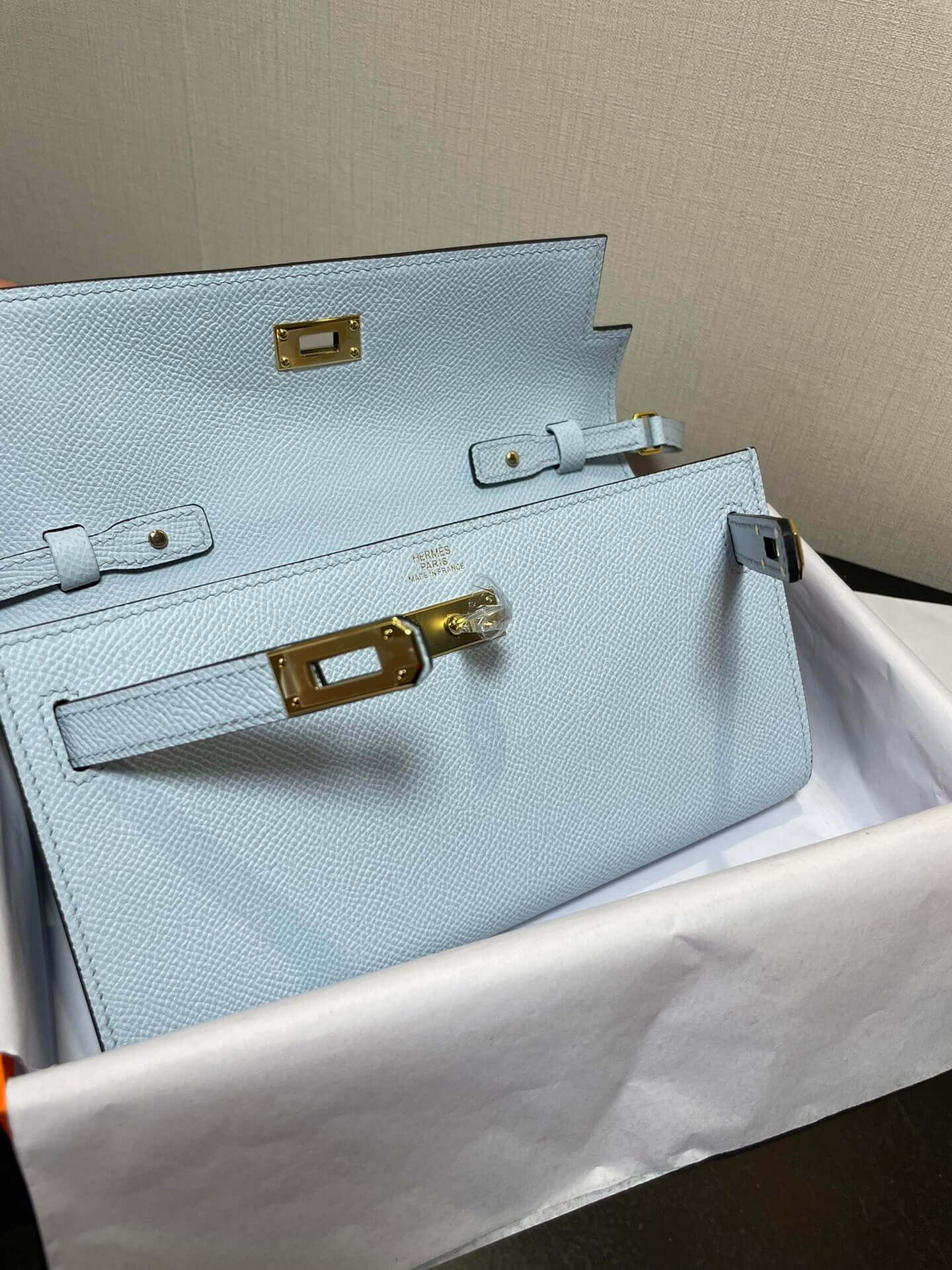 kelly woc: haze blue