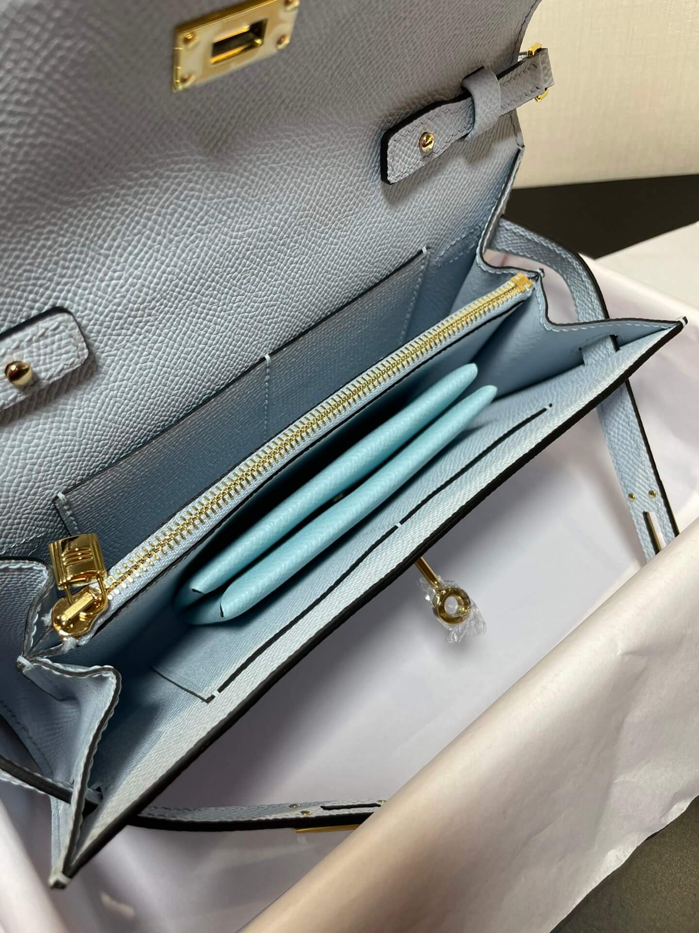 kelly woc: haze blue