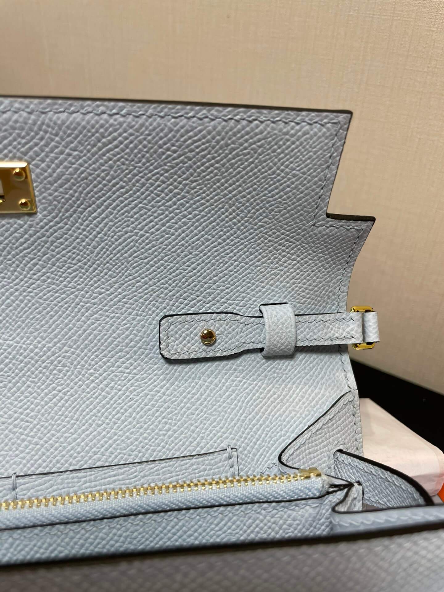 kelly woc: haze blue