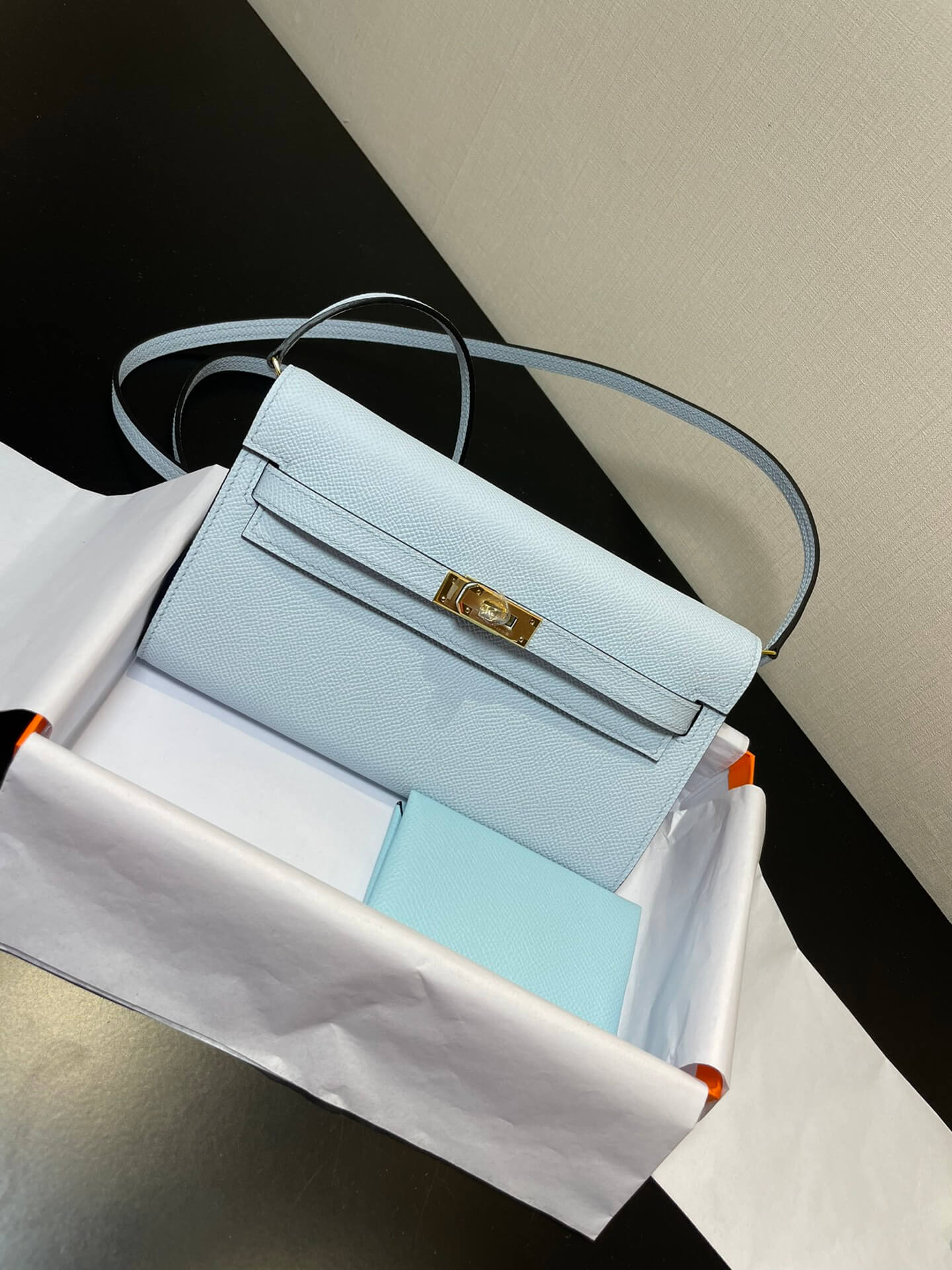 kelly woc: haze blue