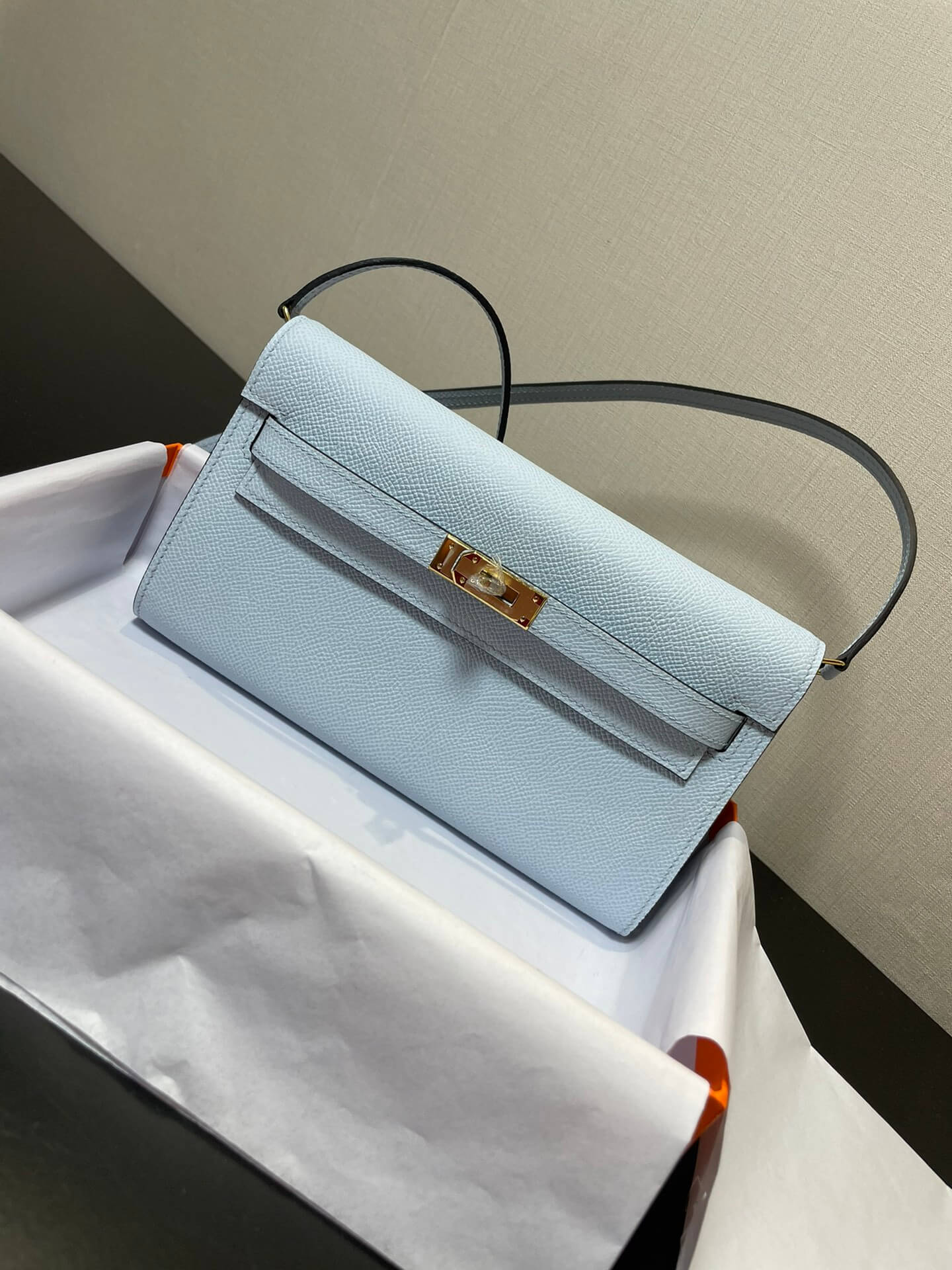 kelly woc: haze blue