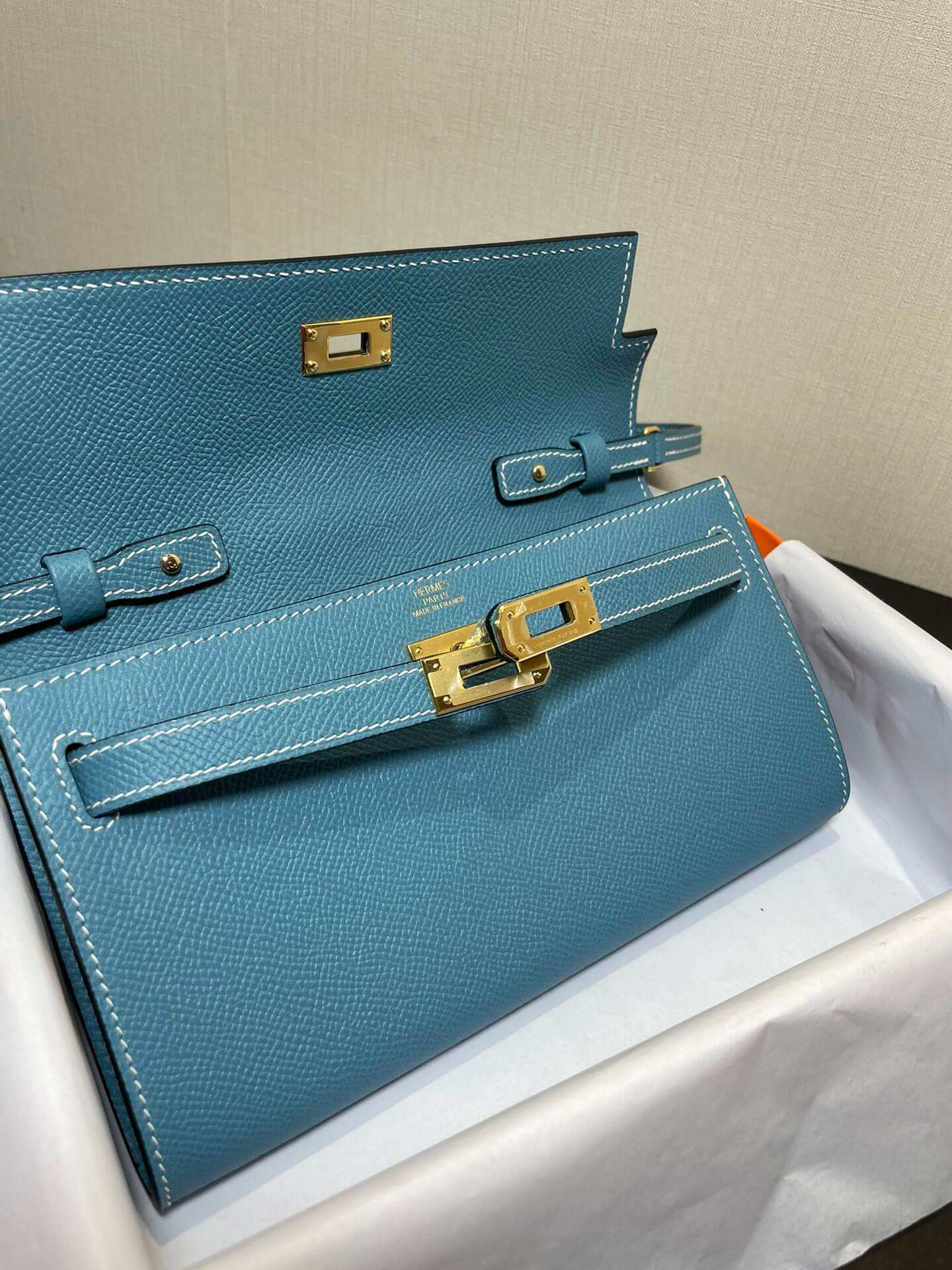 kelly woc: denim blue