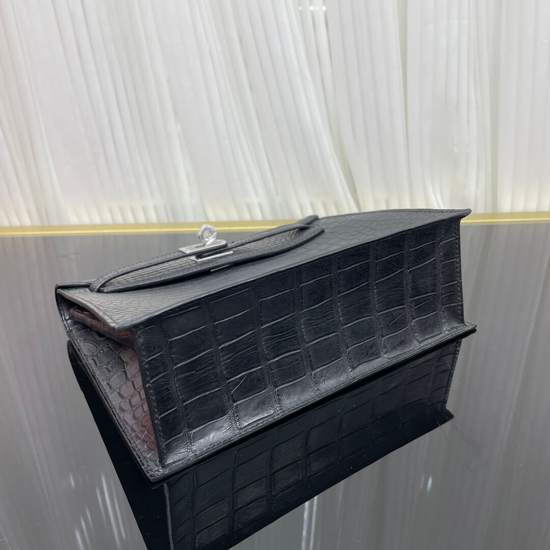 Matte crocodile belly, silver buckle hardware, dance bag size; 22X17X7๐
