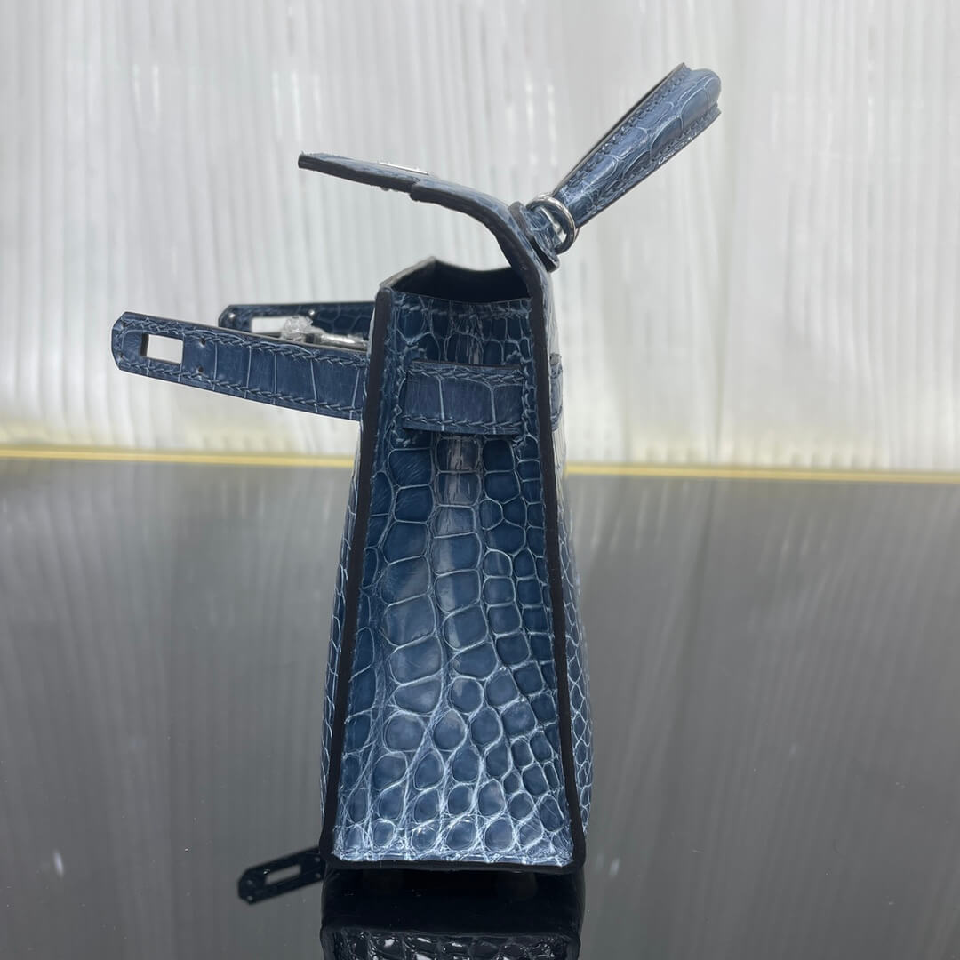 The second generation 19Cm American crocodile belly. Hand sewing wax thread ๐