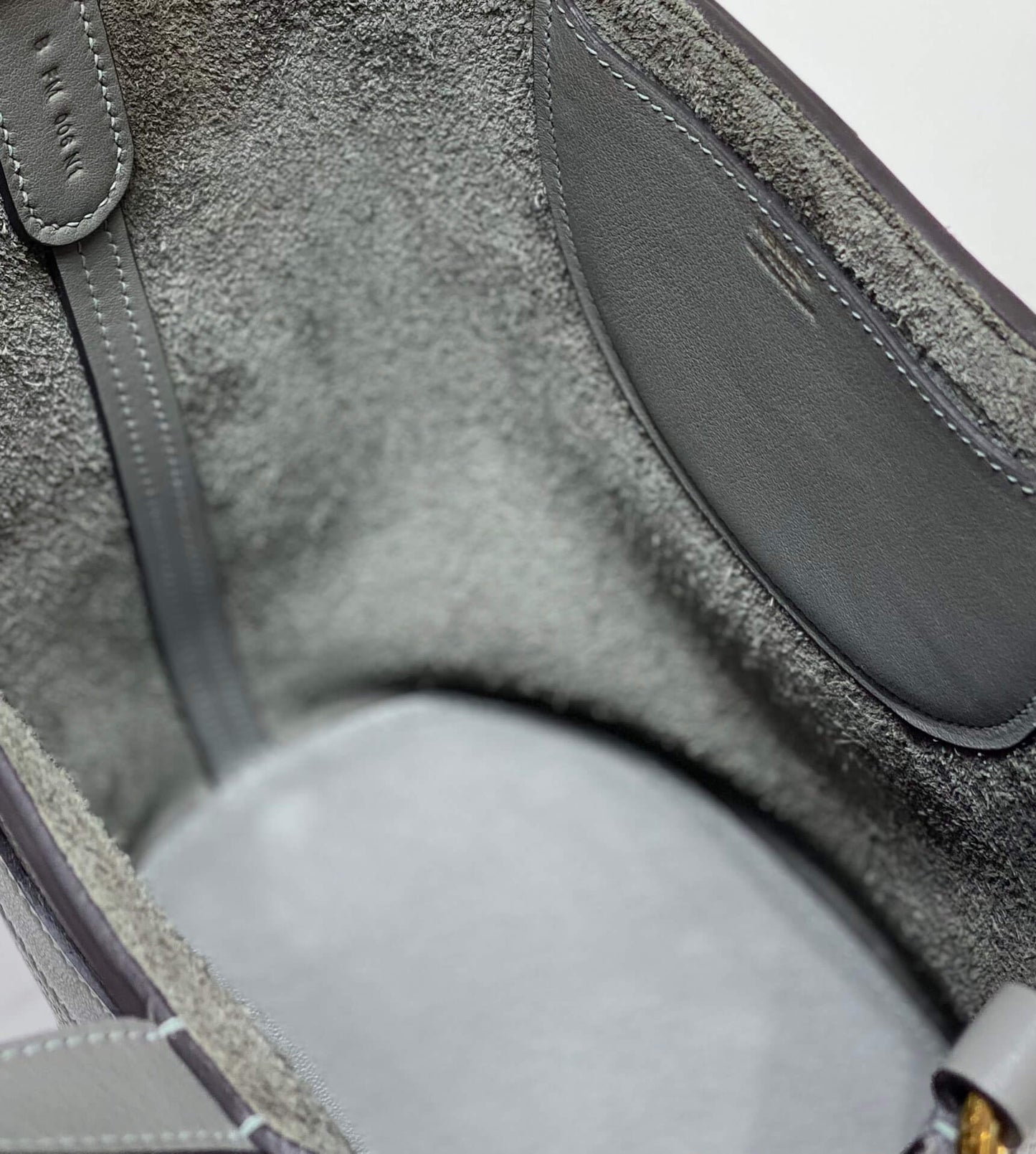 ๐๐ง ๐ญ๐ก๐ ๐ฅ๐จ๐จ๐ฉ / ๐ฉ๐ข๐๐จ๐ญ๐ข๐ง18: Cumulonimbus gray