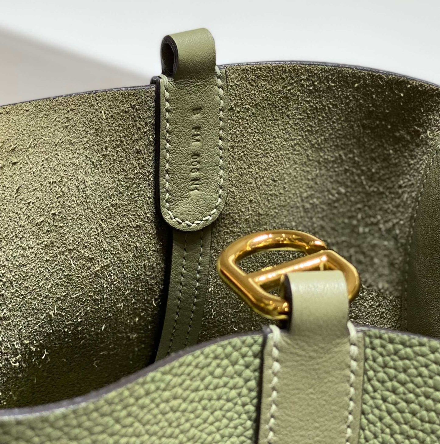 ๐๐ง ๐ญ๐ก๐ ๐ฅ๐จ๐จ๐ฉ / ๐ฉ๐ข๐๐จ๐ญ๐ข๐ง18: Sage green