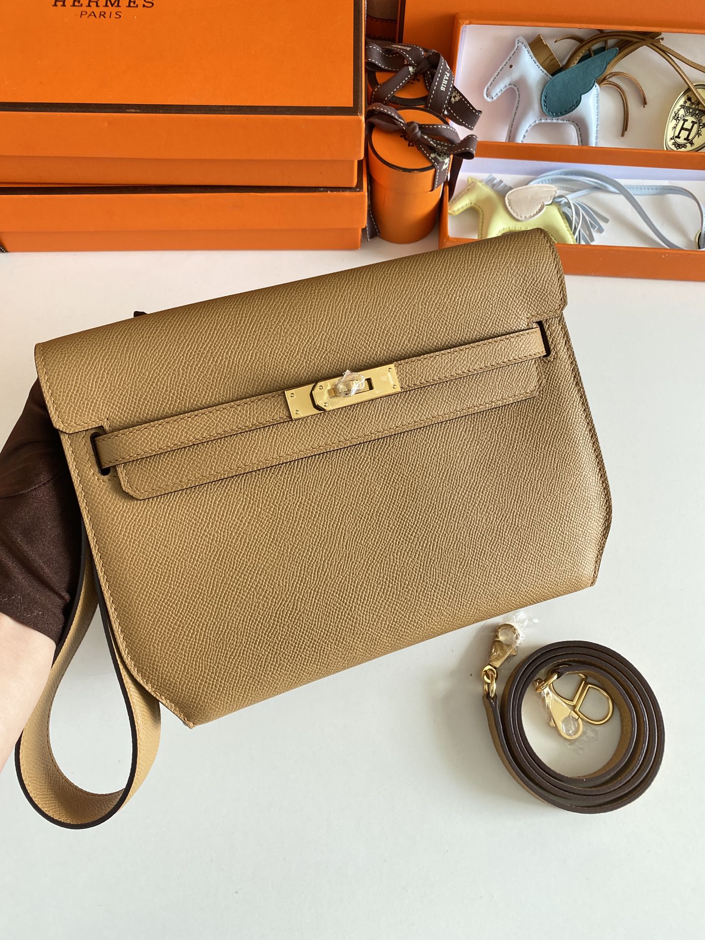 Kelly Depeches 25cm: sesame color