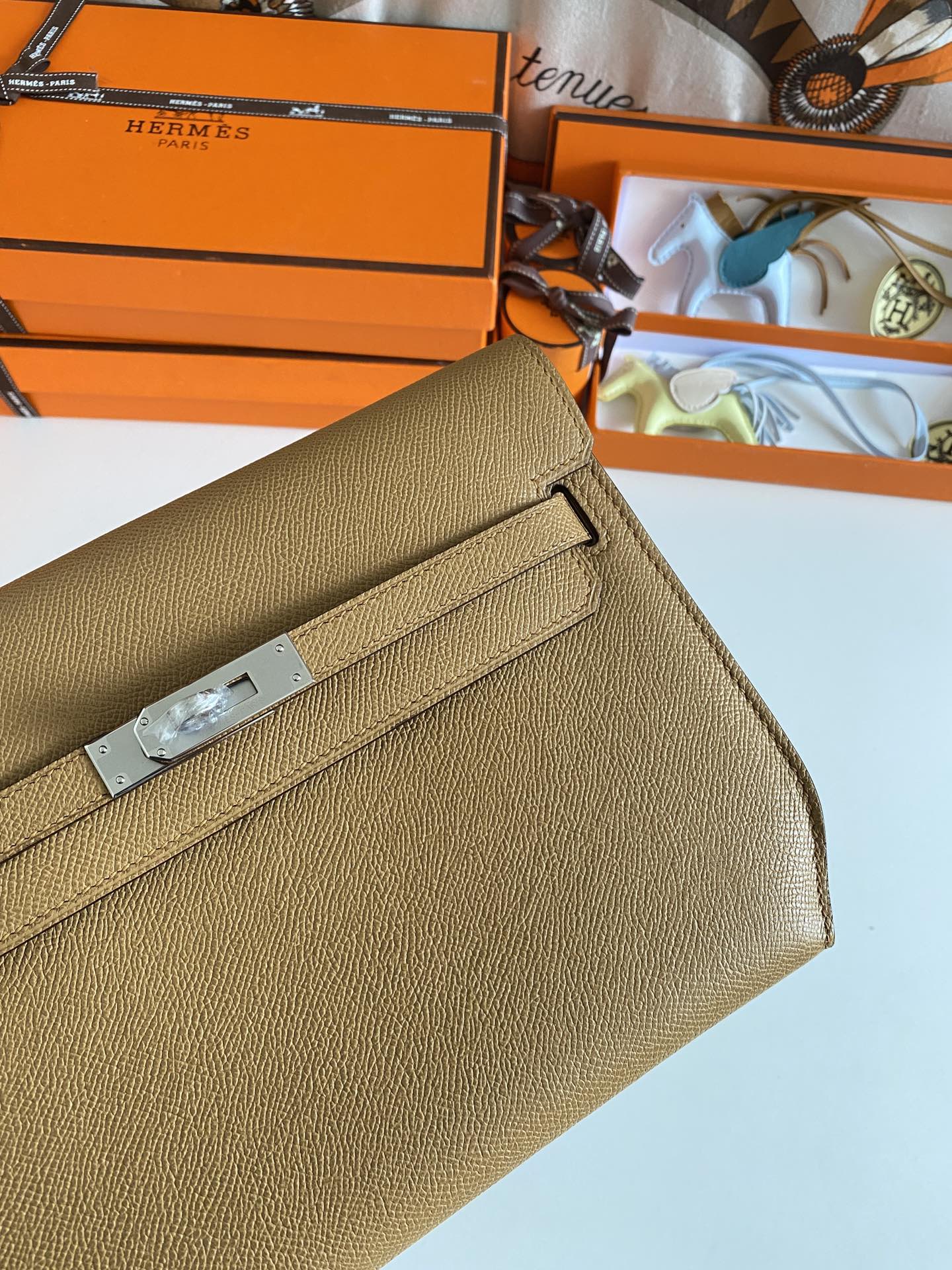 Kelly Depeches 25cm: sesame color