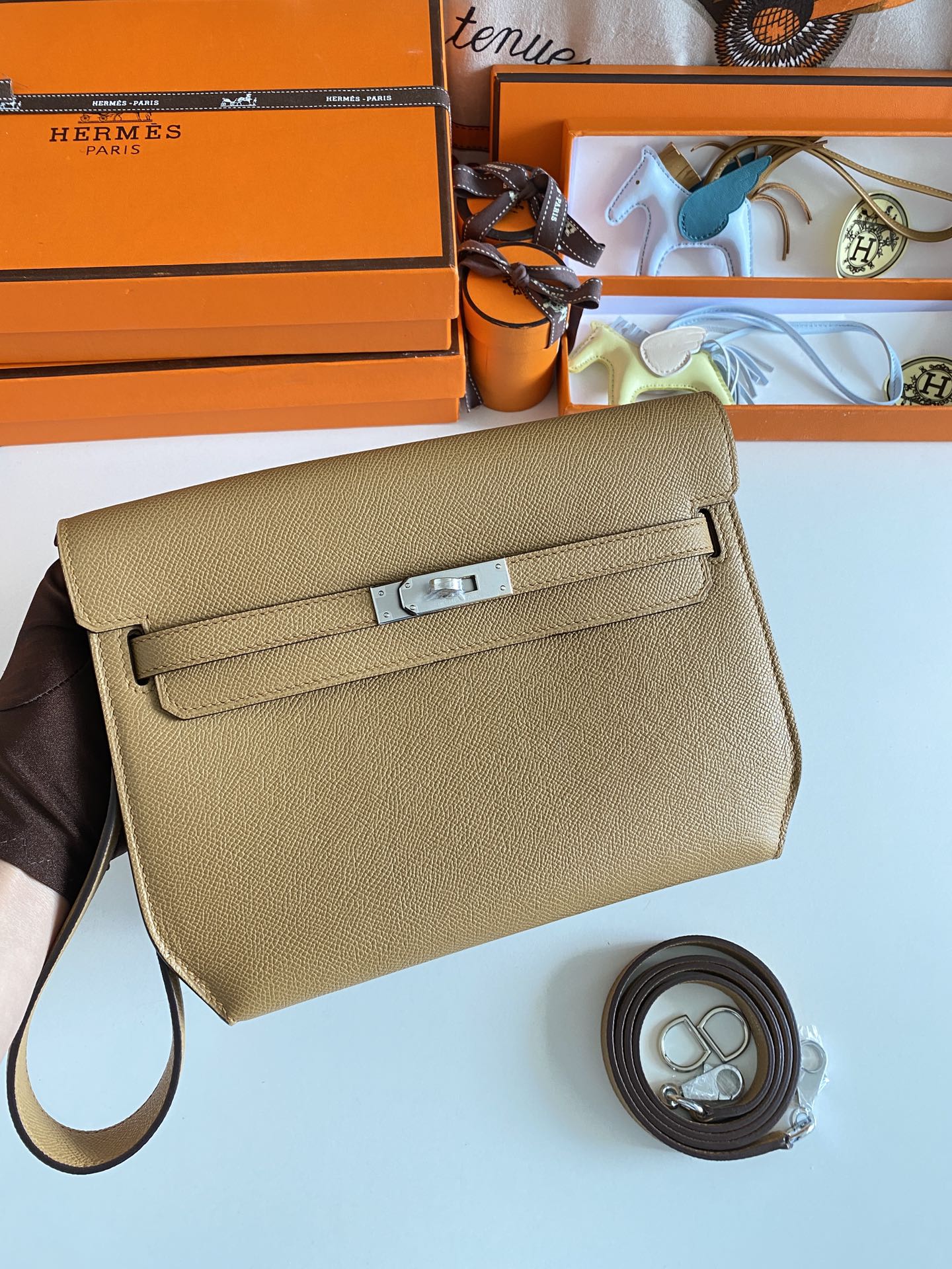 Kelly Depeches 25cm: sesame color