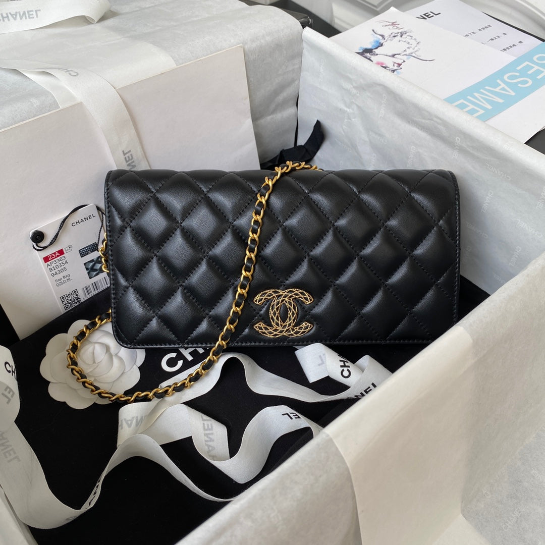 ⚜️Chanel 23A hot style 🖤Underarm baguette bag AP3363