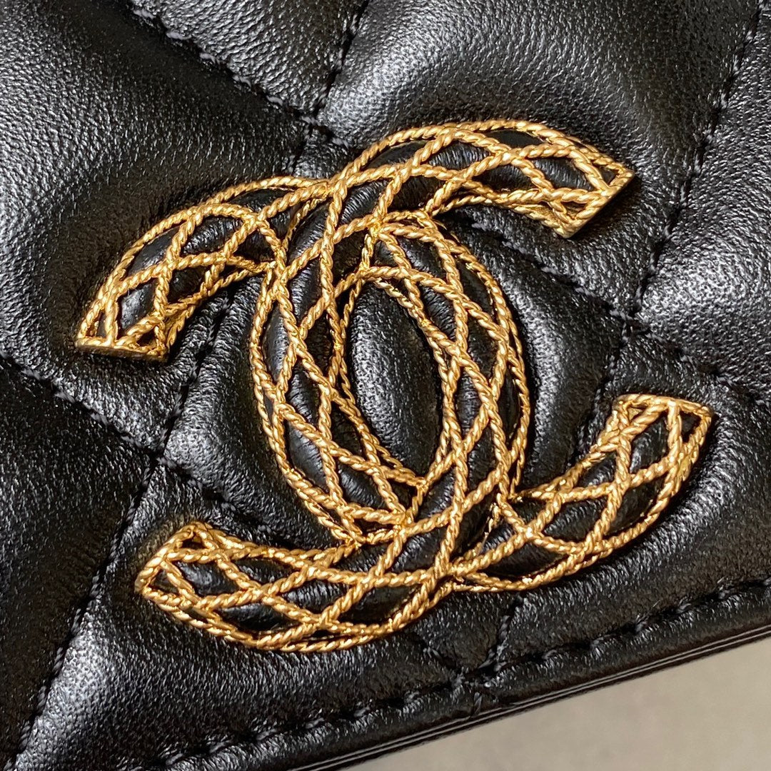 ⚜️Chanel 23A hot style 🖤Underarm baguette bag AP3363