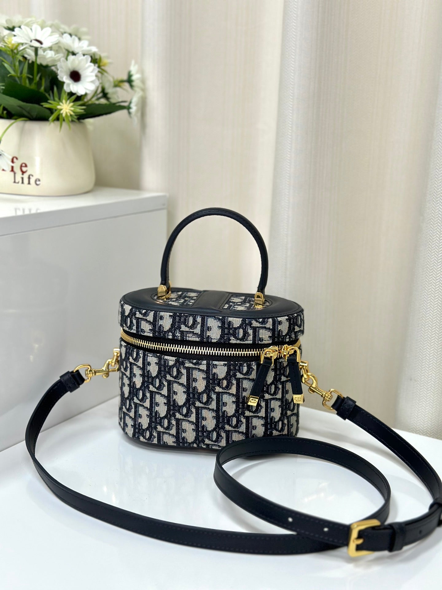 Dior2023 new makeup presbyopia bag