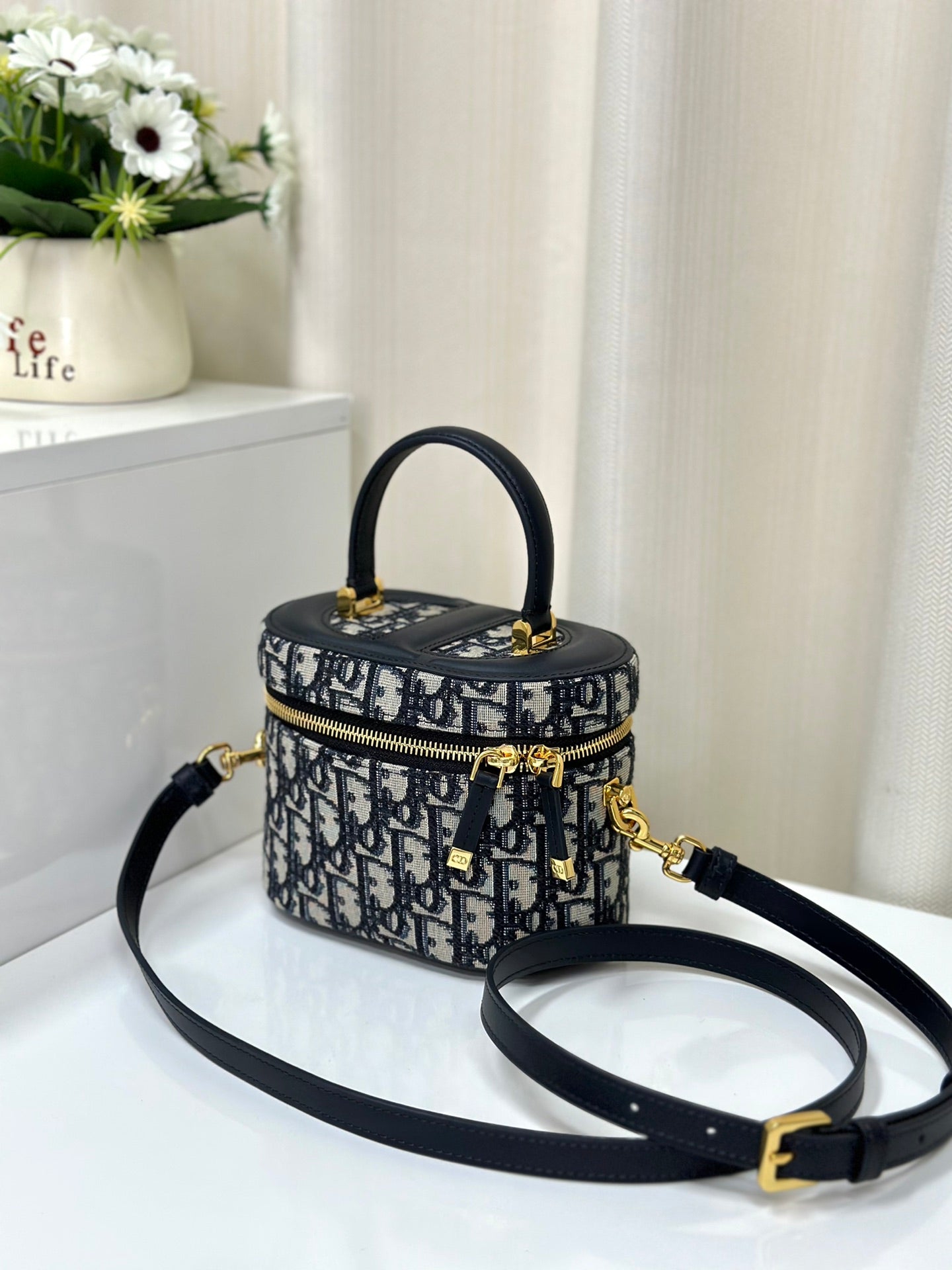 Dior2023 new makeup presbyopia bag