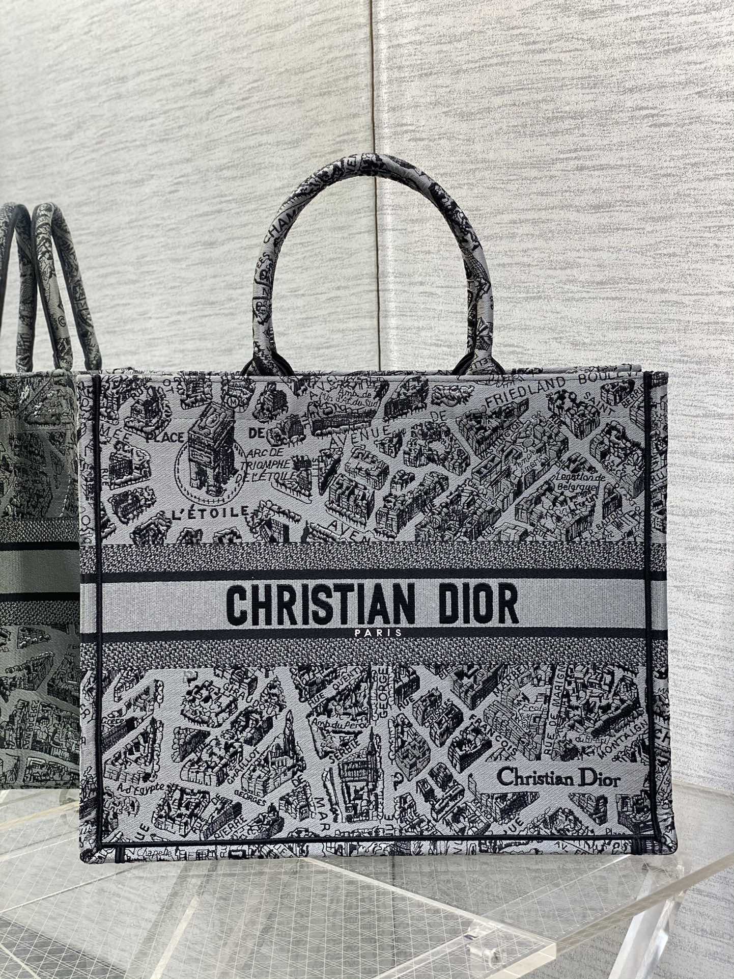 Large spot‼ ️ Tote latest Paris map series 💗