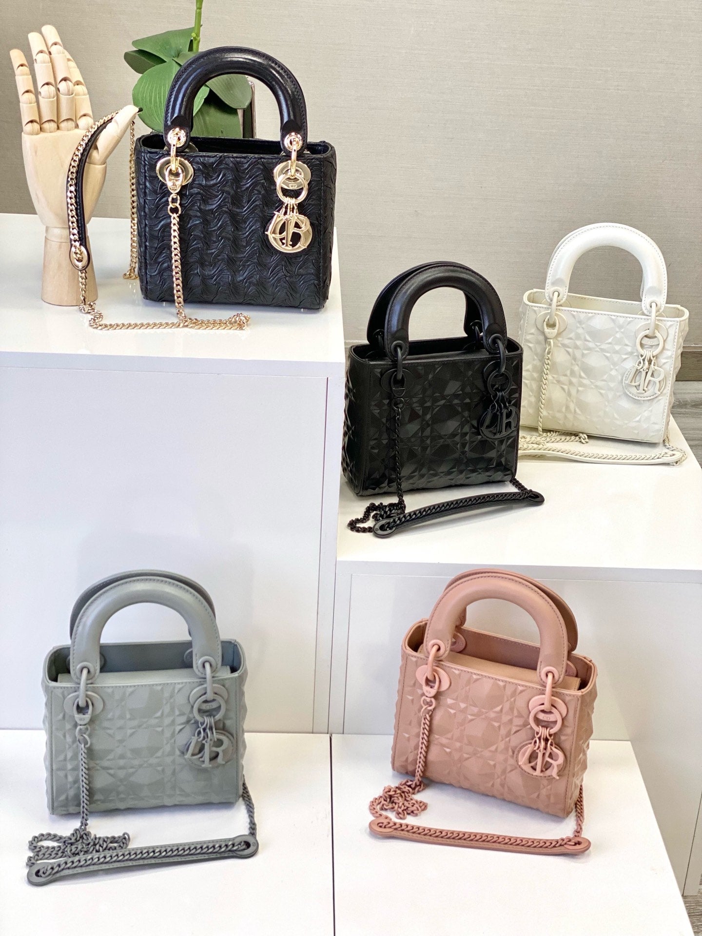 Lady dior extreme black diamond cannage pattern Diana ๐ adds a lot of aura compared to the classic lady