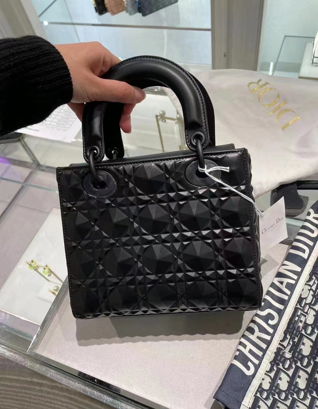 Lady dior extreme black diamond cannage pattern Diana ๐ adds a lot of aura compared to the classic lady