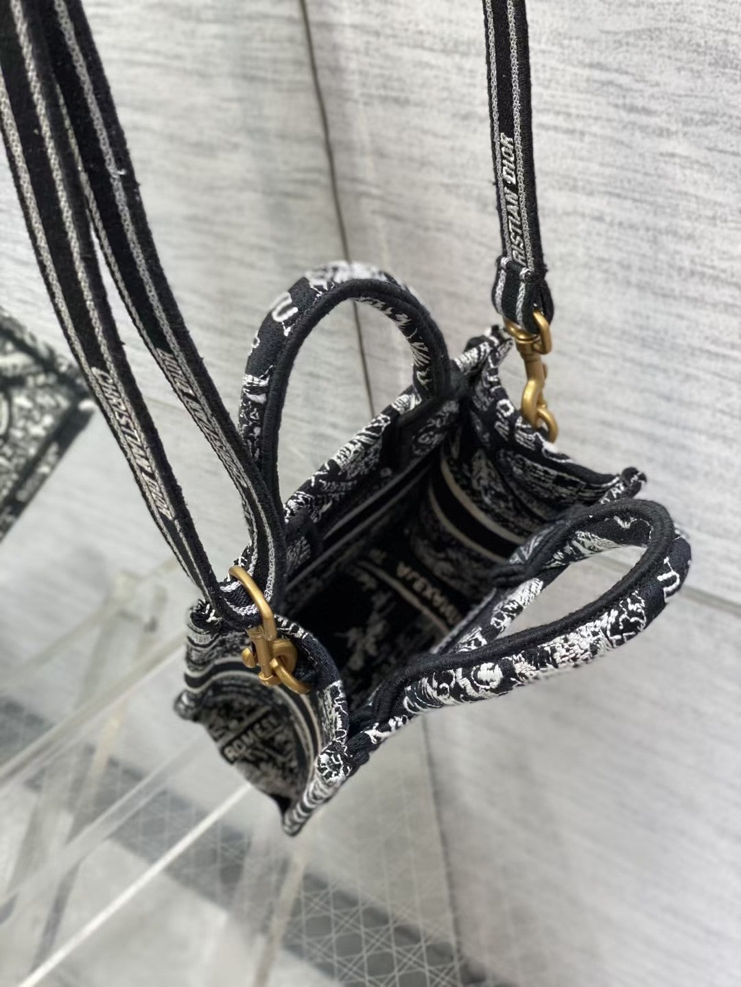 The latest Paris map phone bag spot‼