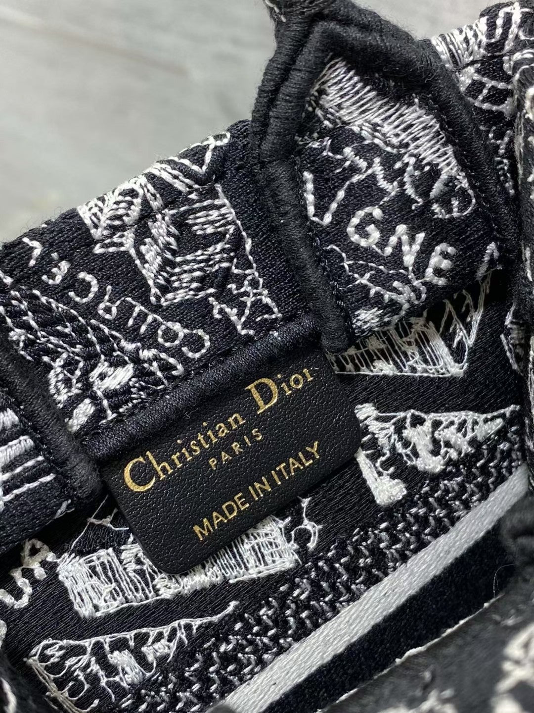The latest Paris map phone bag spot‼