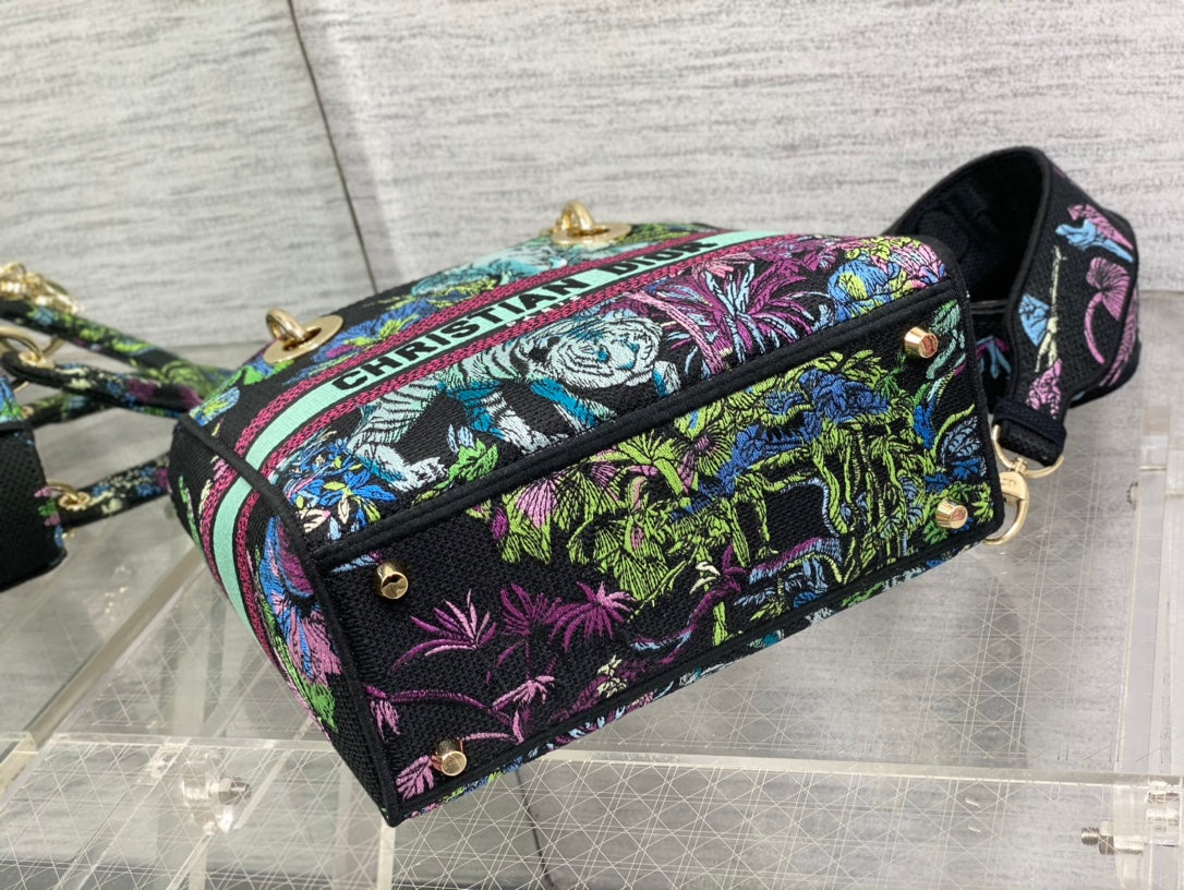Tote's latest size is small, this bag has been planted🌿