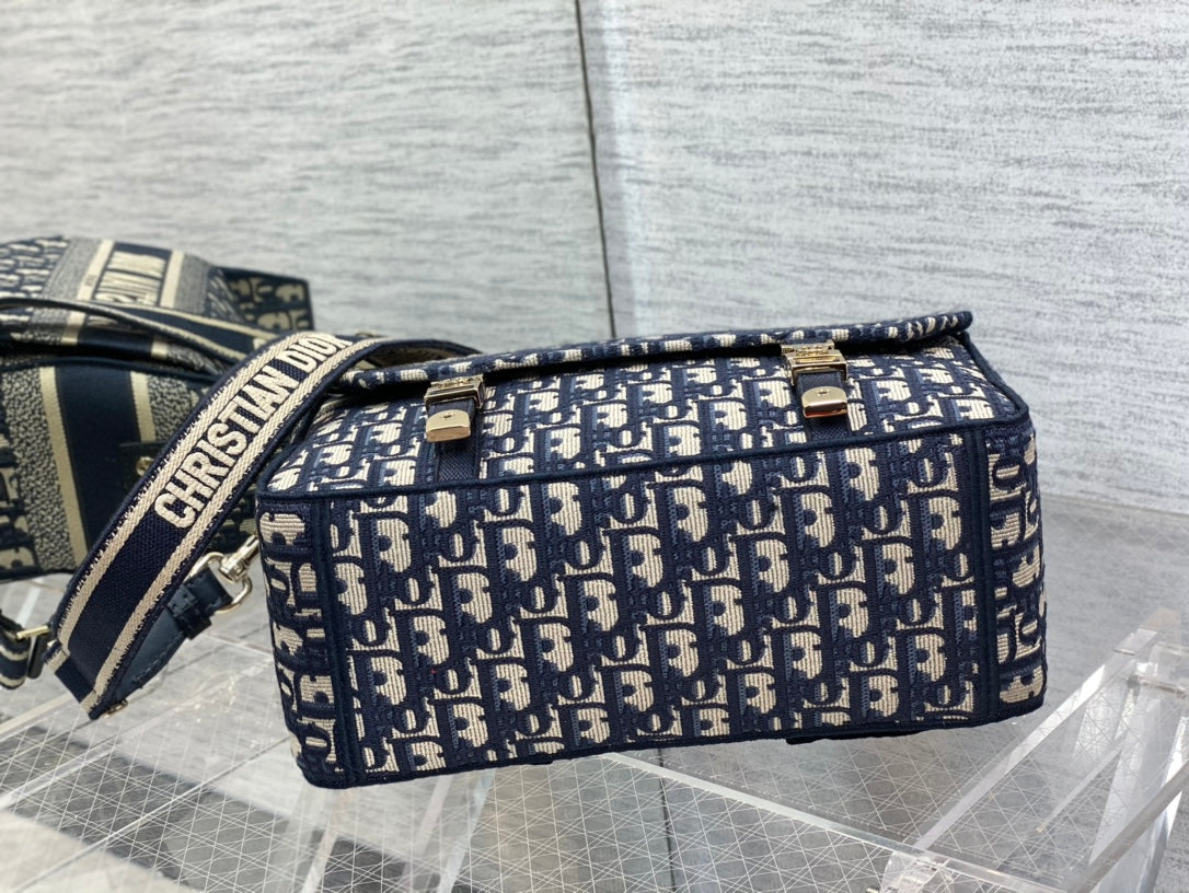 ๐๐๐ข๐ฅ ๐๐ฎ๐บ๐ฝ latest messenger bag