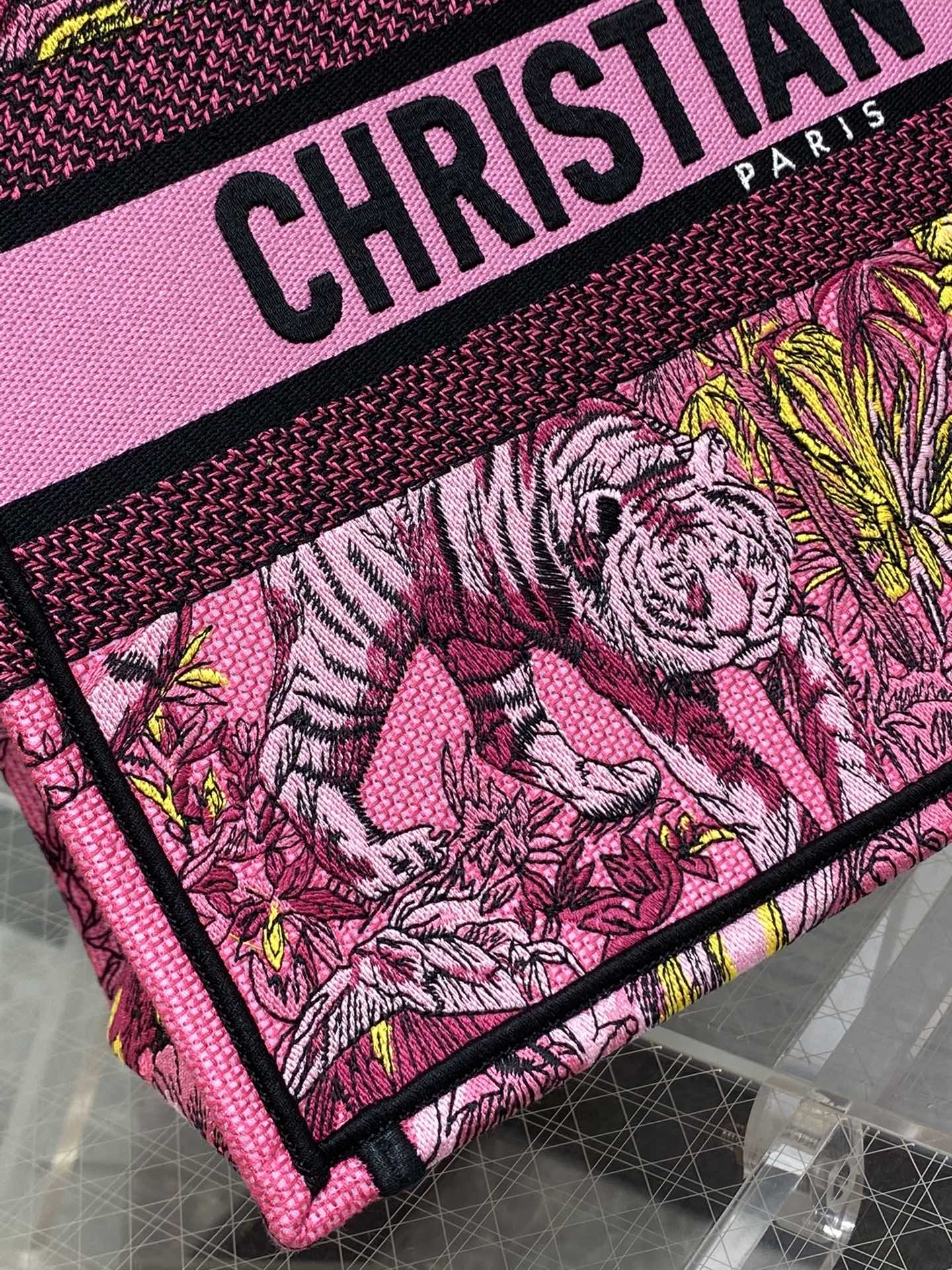 Tote's latest concept zoo spring and summer series