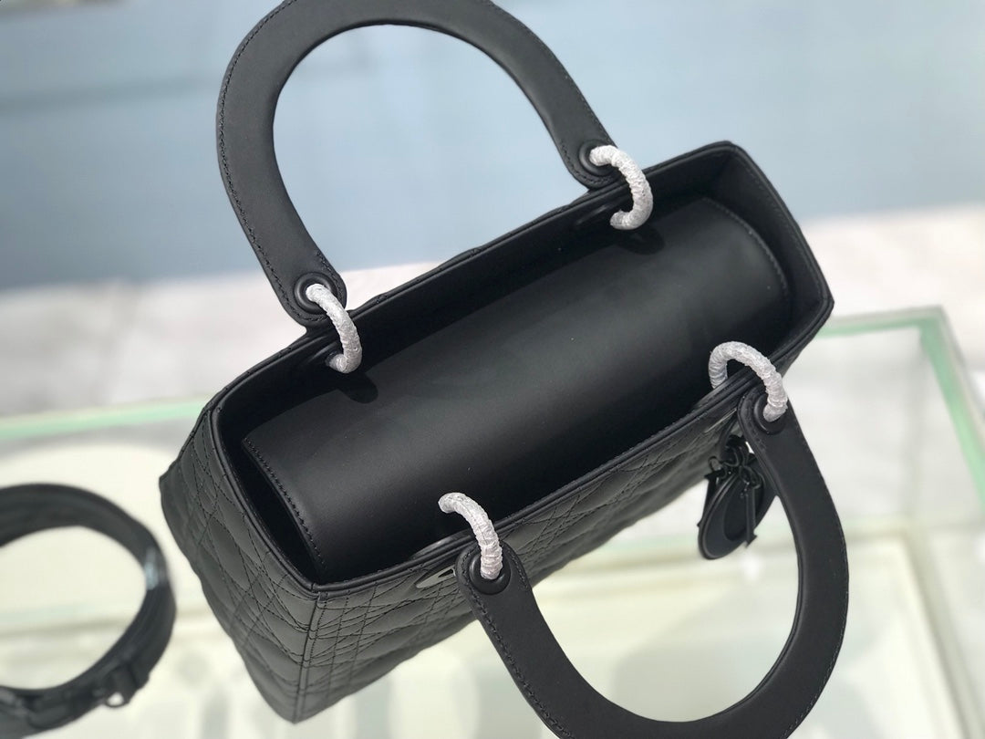 Lady Dior cannage pattern matte calfskin clamshell handbag,
