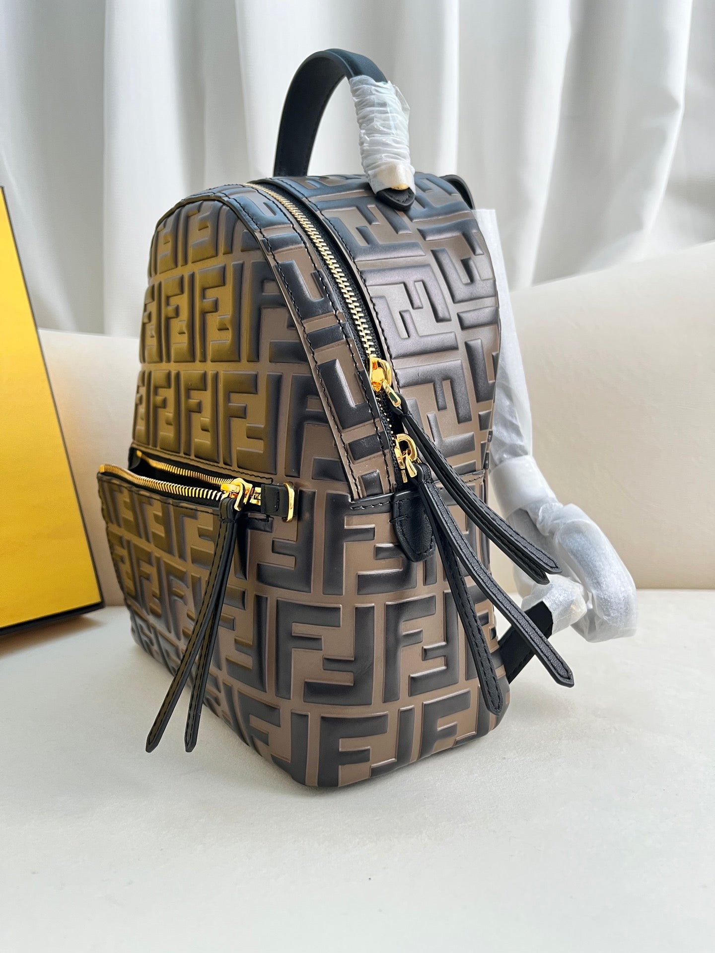 Mocha coffee Cowhide original full leather embossed FF LOGO small shoulders ๐๐ raw material production
