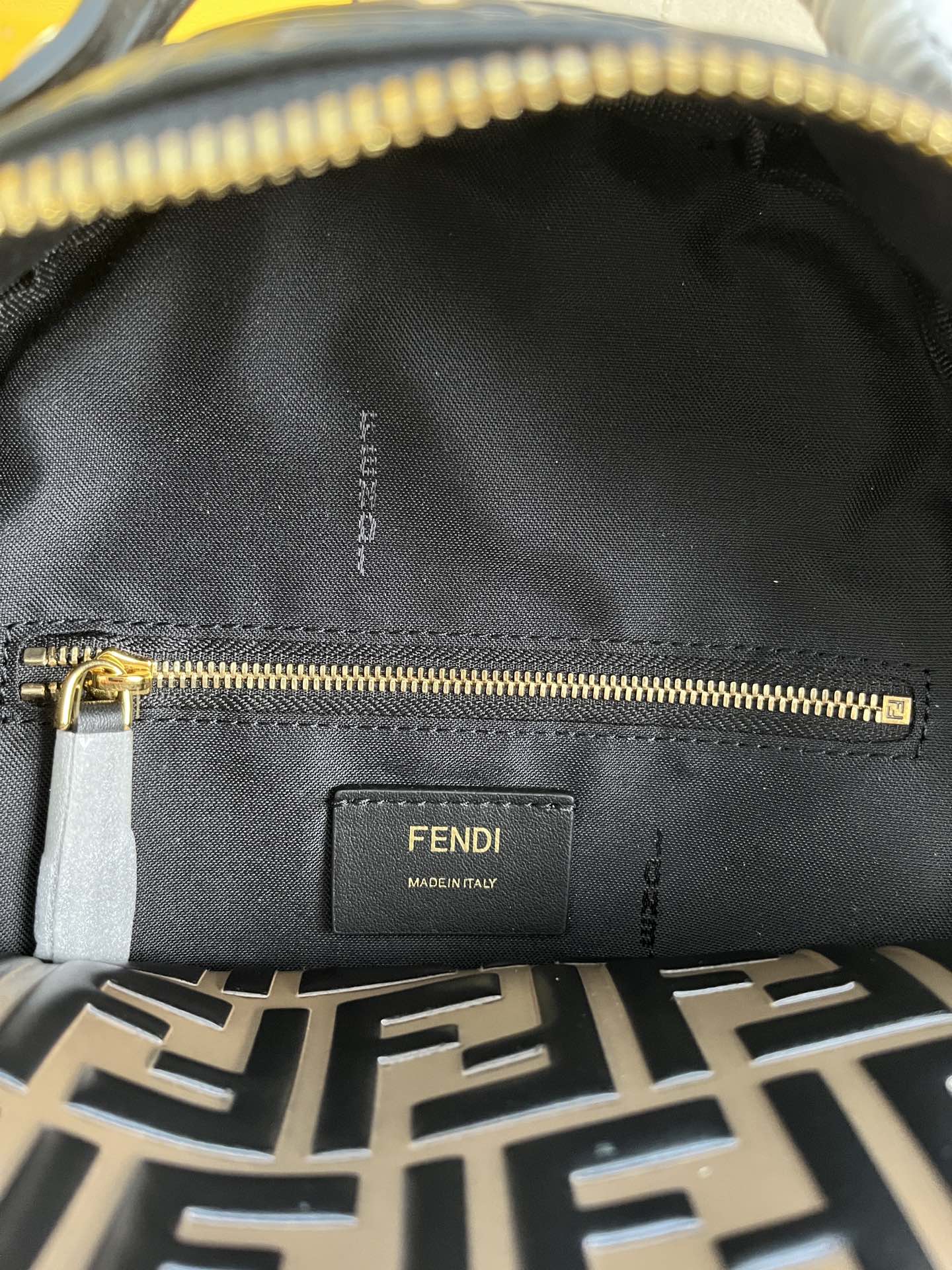 Mocha coffee Cowhide original full leather embossed FF LOGO small shoulders ๐๐ raw material production