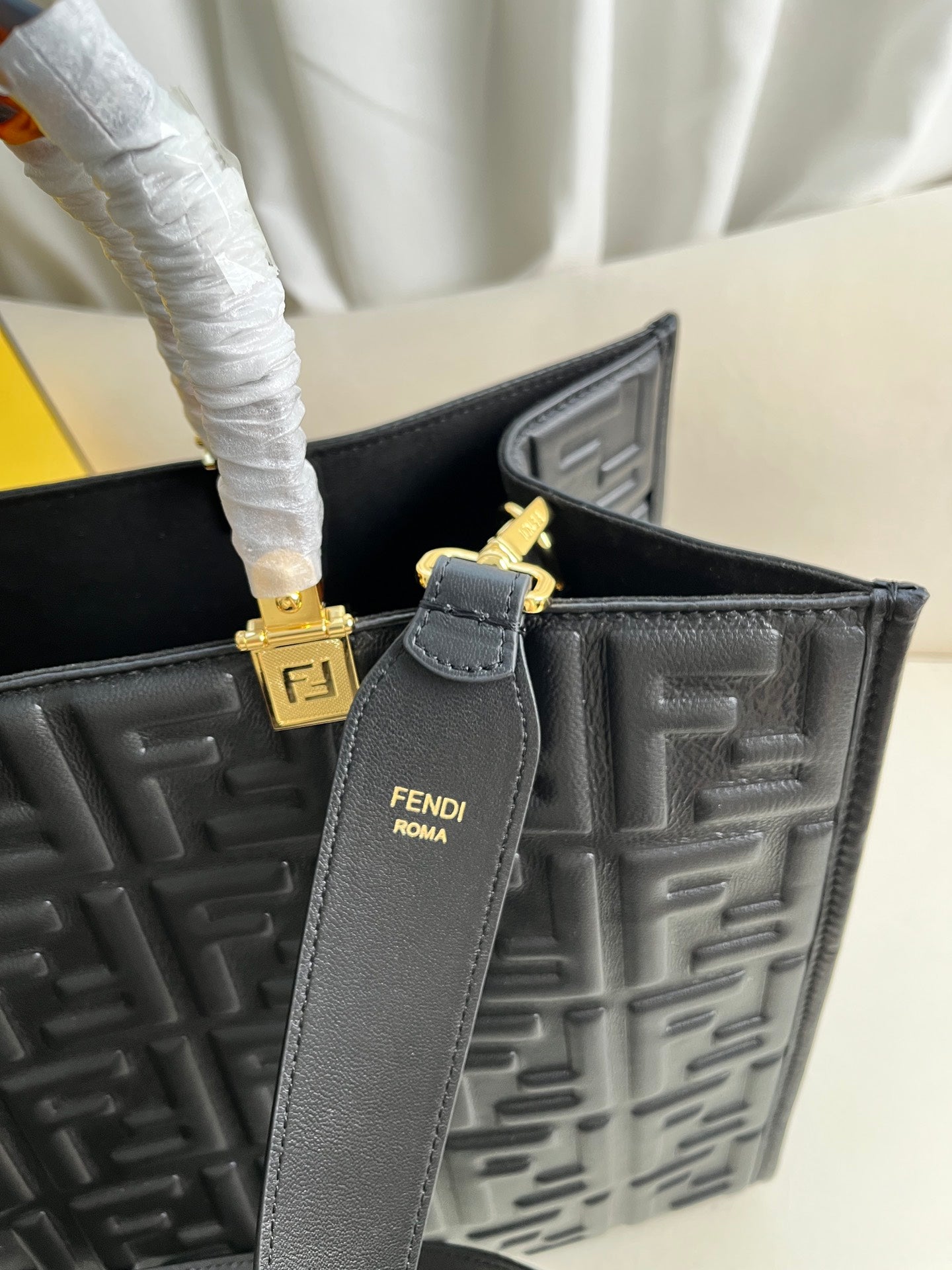 Fendi Medium Sunshine Shopping Tote Leather tote bag more details