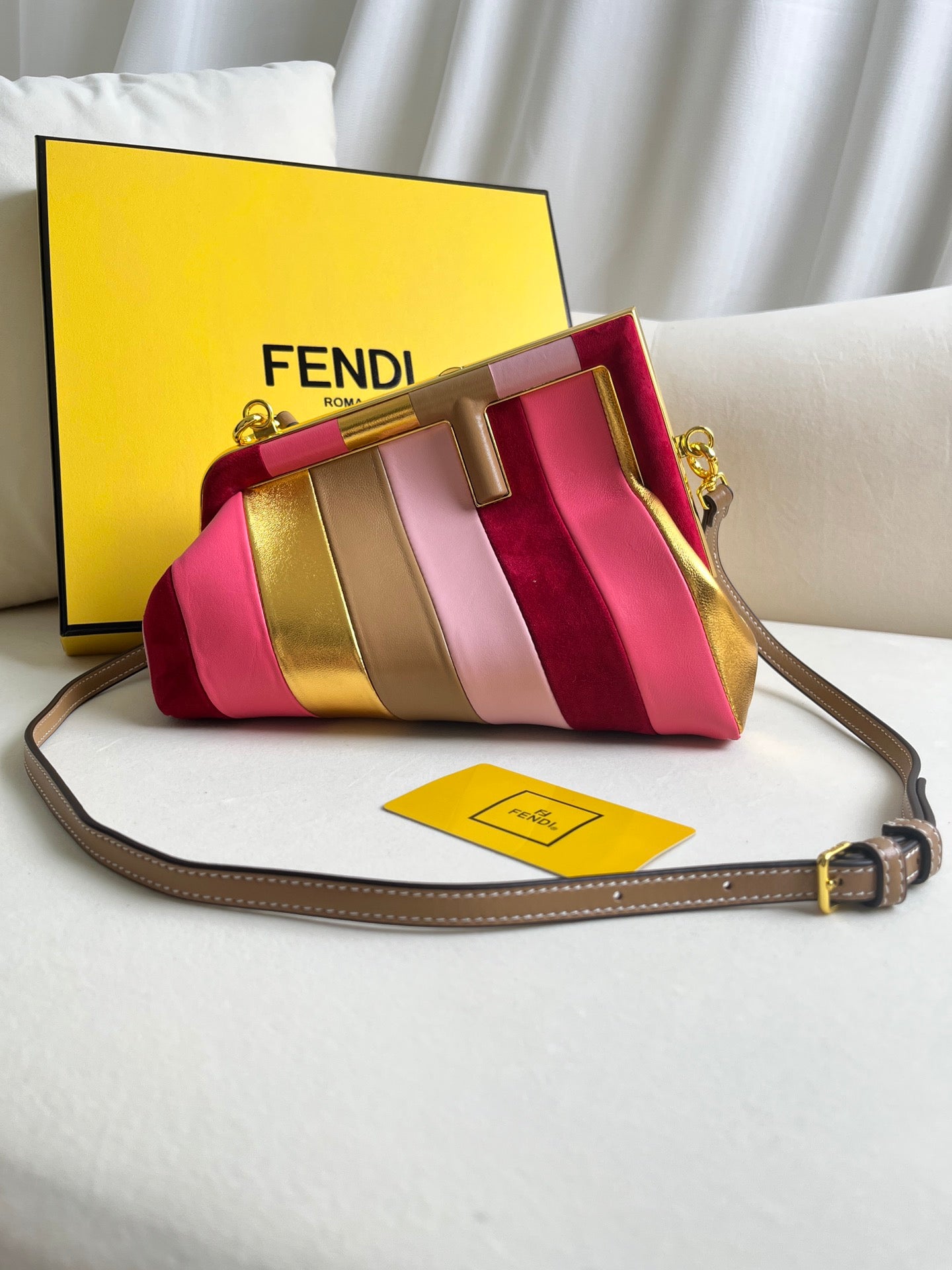 First Cloud/Clip Bag - Diagonal Bar Color Matching System