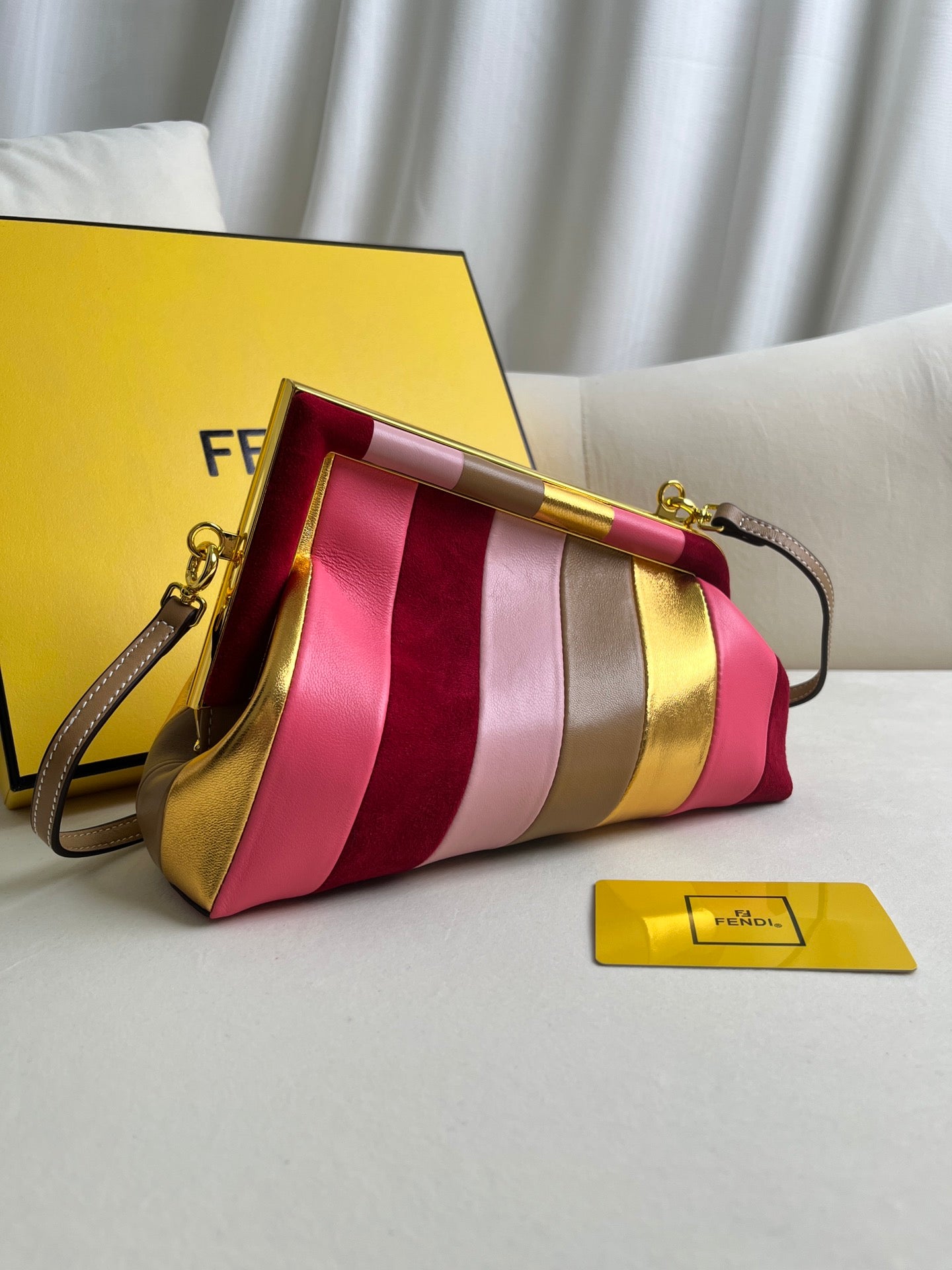 First Cloud/Clip Bag - Diagonal Bar Color Matching System