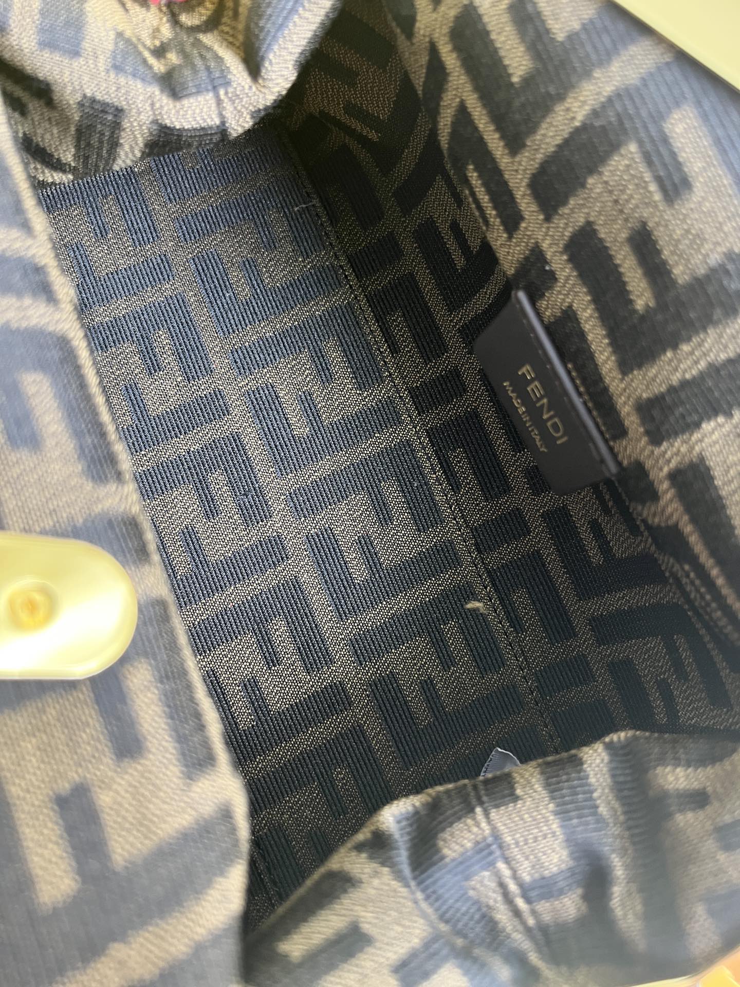 First Cloud/Clip Bag - Diagonal Bar Color Matching System