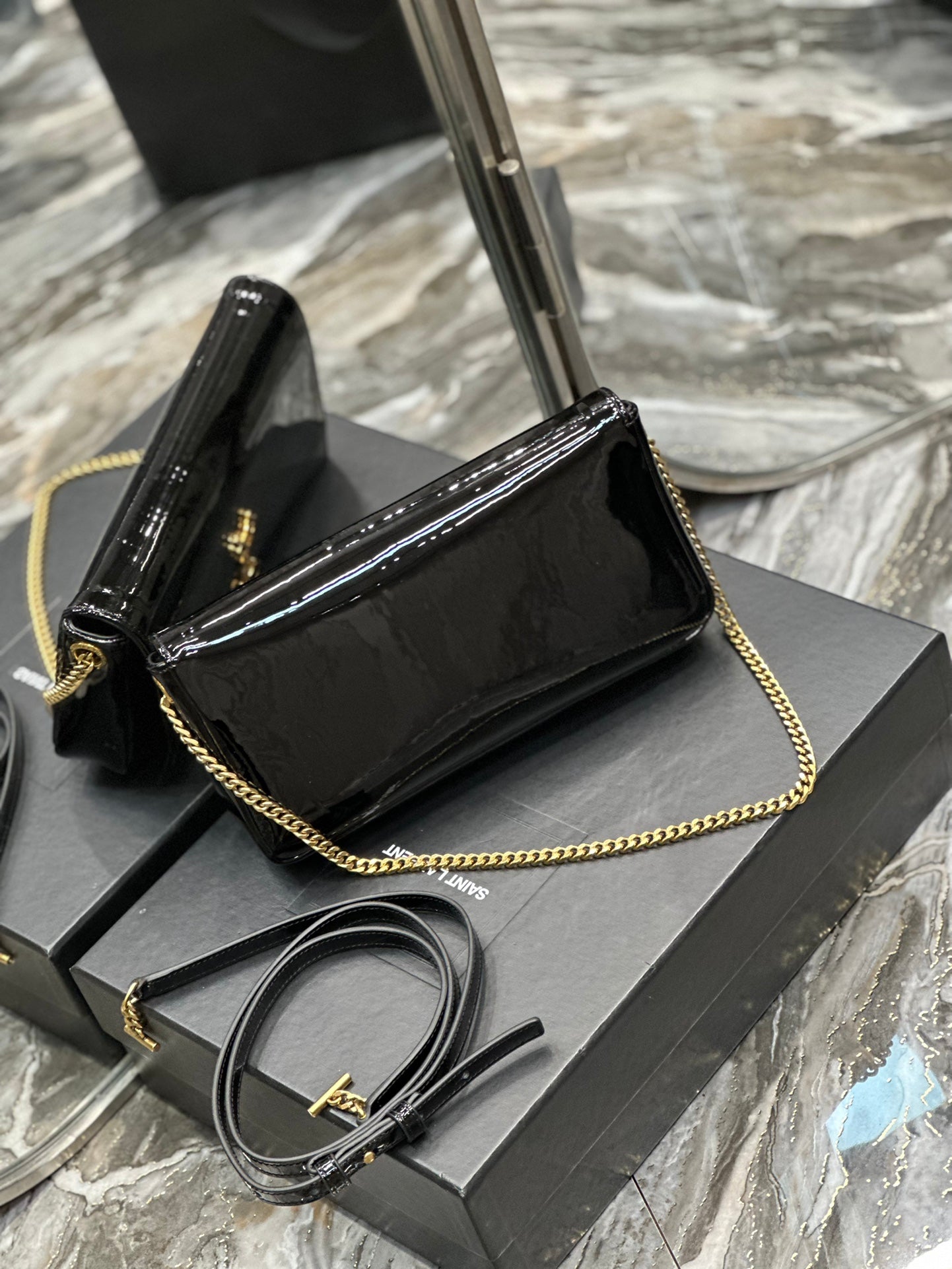 NEW】Black gold buckle patent leather_ ◽𝑲𝒂𝒕𝒆 ⁹⁹ ◽ Model: 604276
