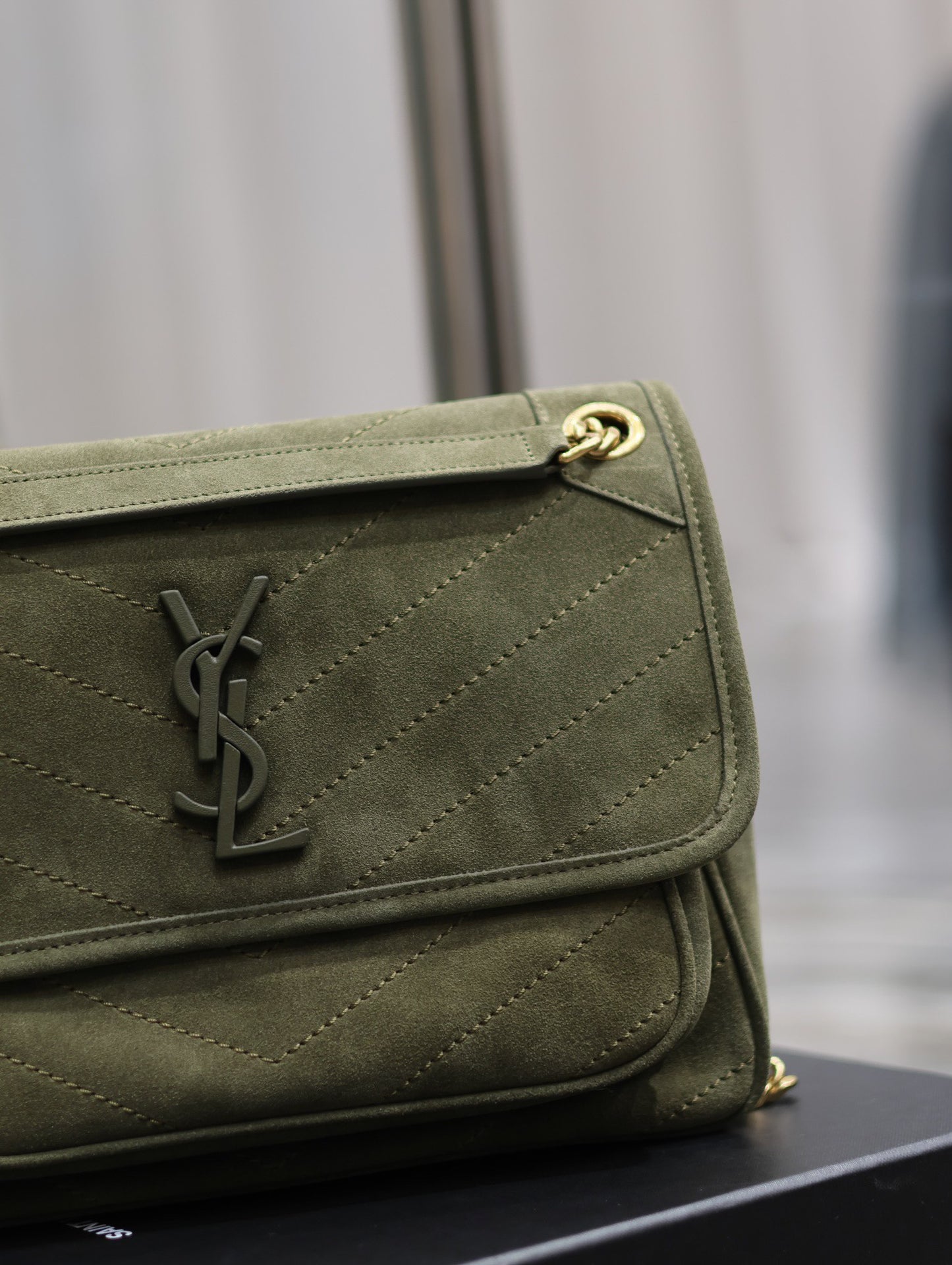 Niki_Army Green Nubuck Leather Model: 498894