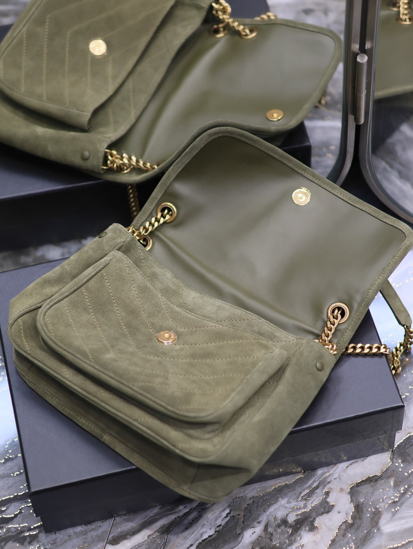 Niki_Army Green Nubuck Leather Model: 498894
